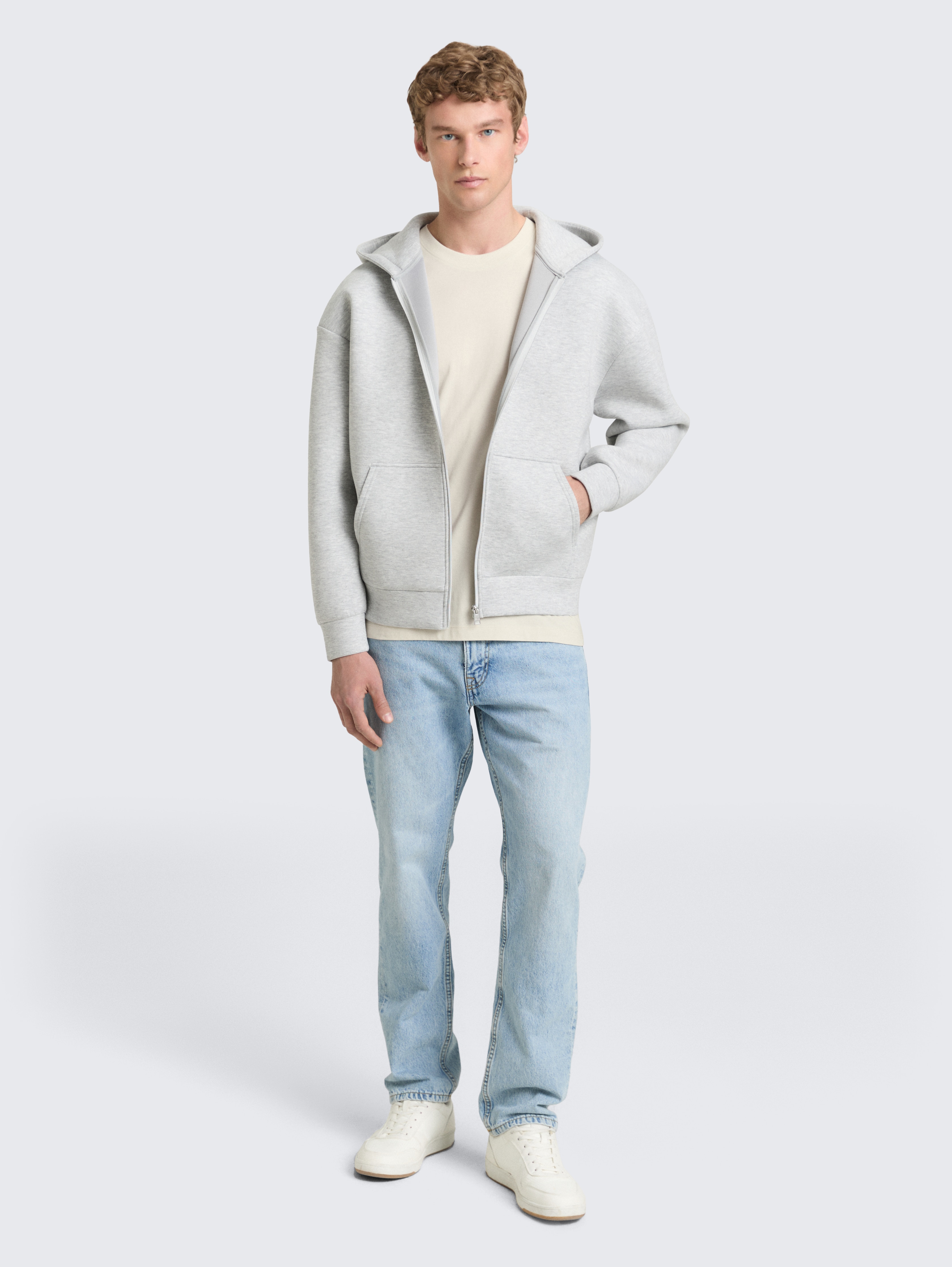 Relaxed Fit T-Shirt aus Baumwolle von Denim Male, greyish white