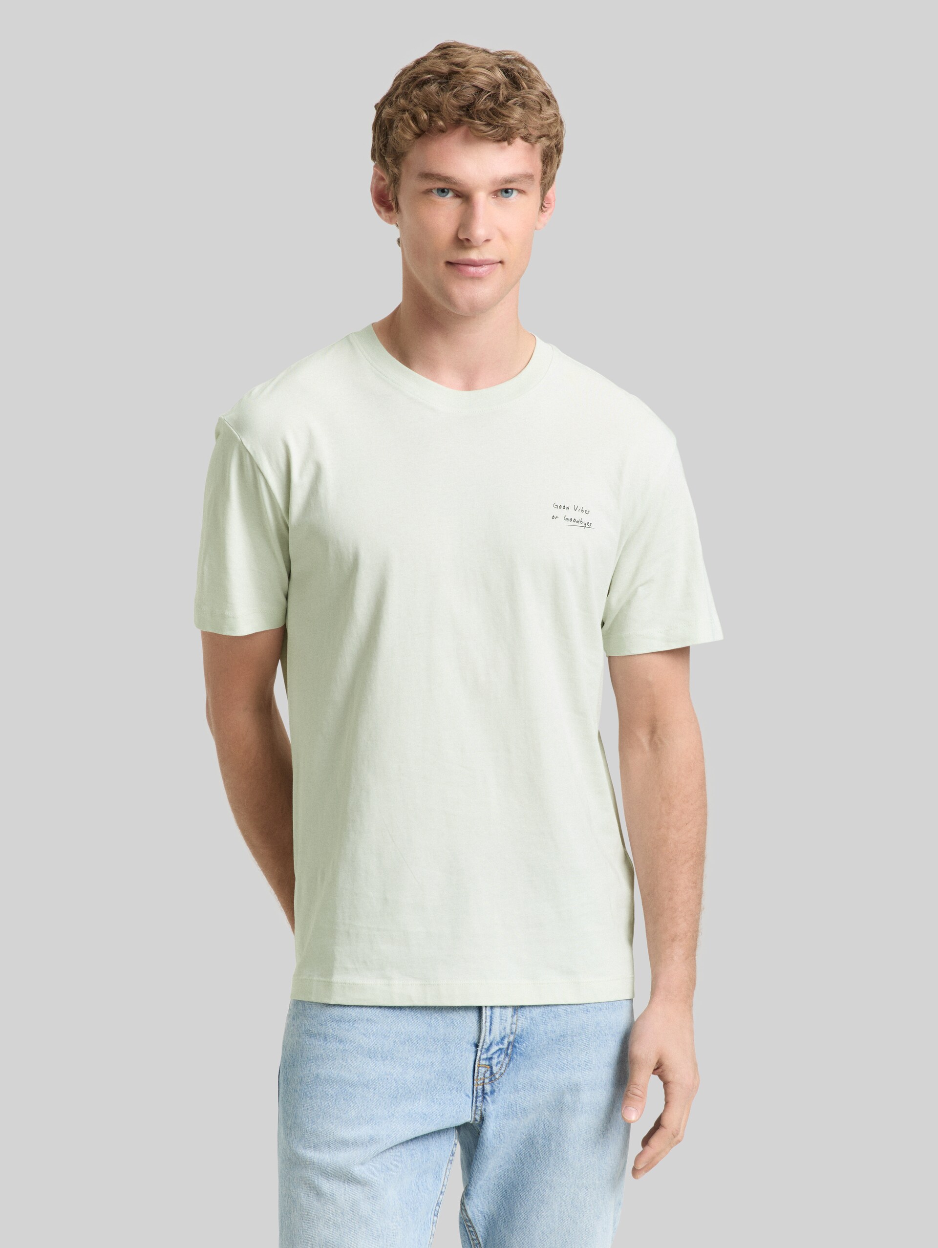 Relaxed Fit T-Shirt aus Baumwolle - frozen light mint - Ausschnitt Model-Vorderansicht