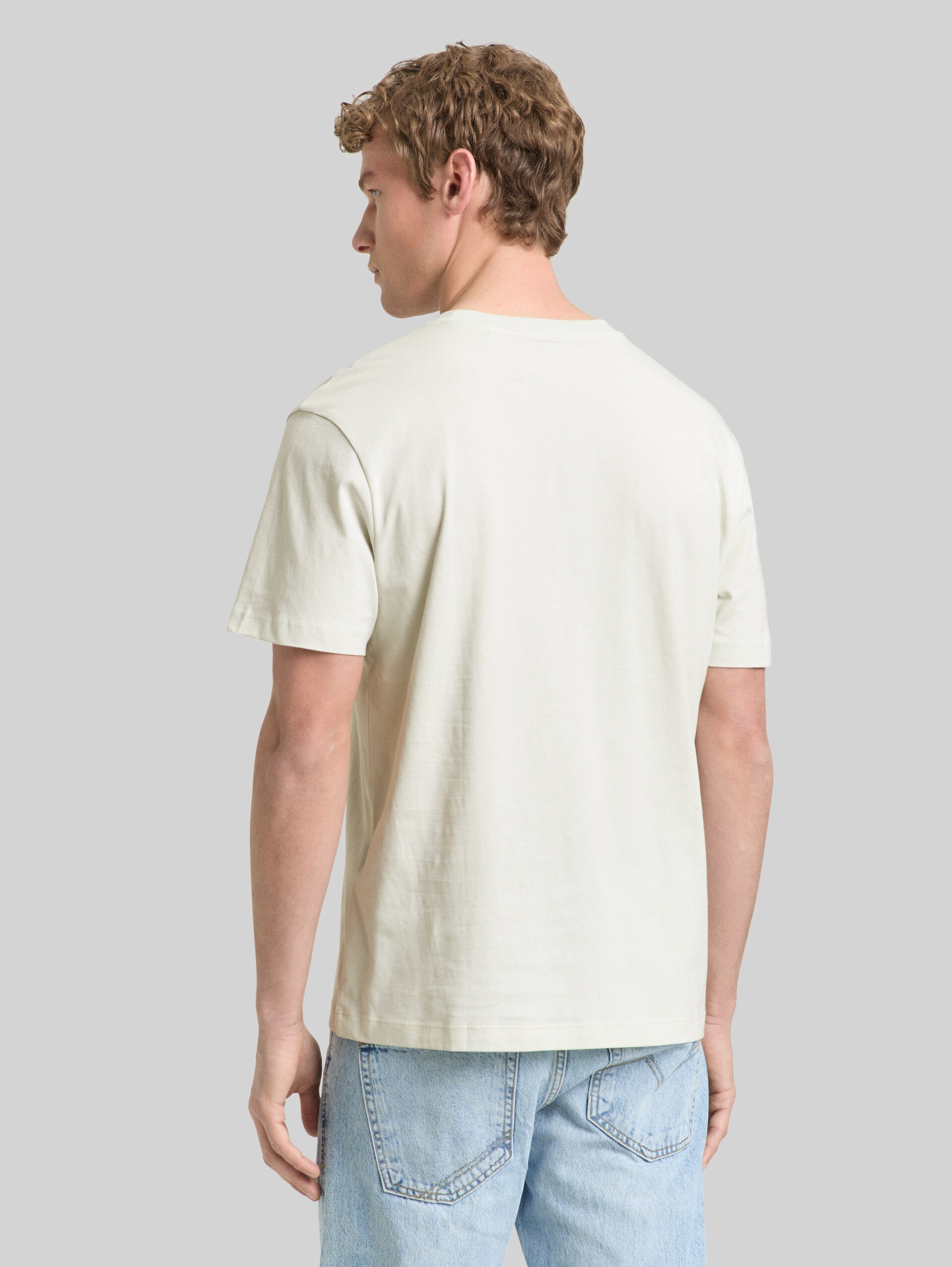 Relaxed Fit T-Shirt aus Baumwolle - frozen light mint - Auschnitt Model-Rückansicht