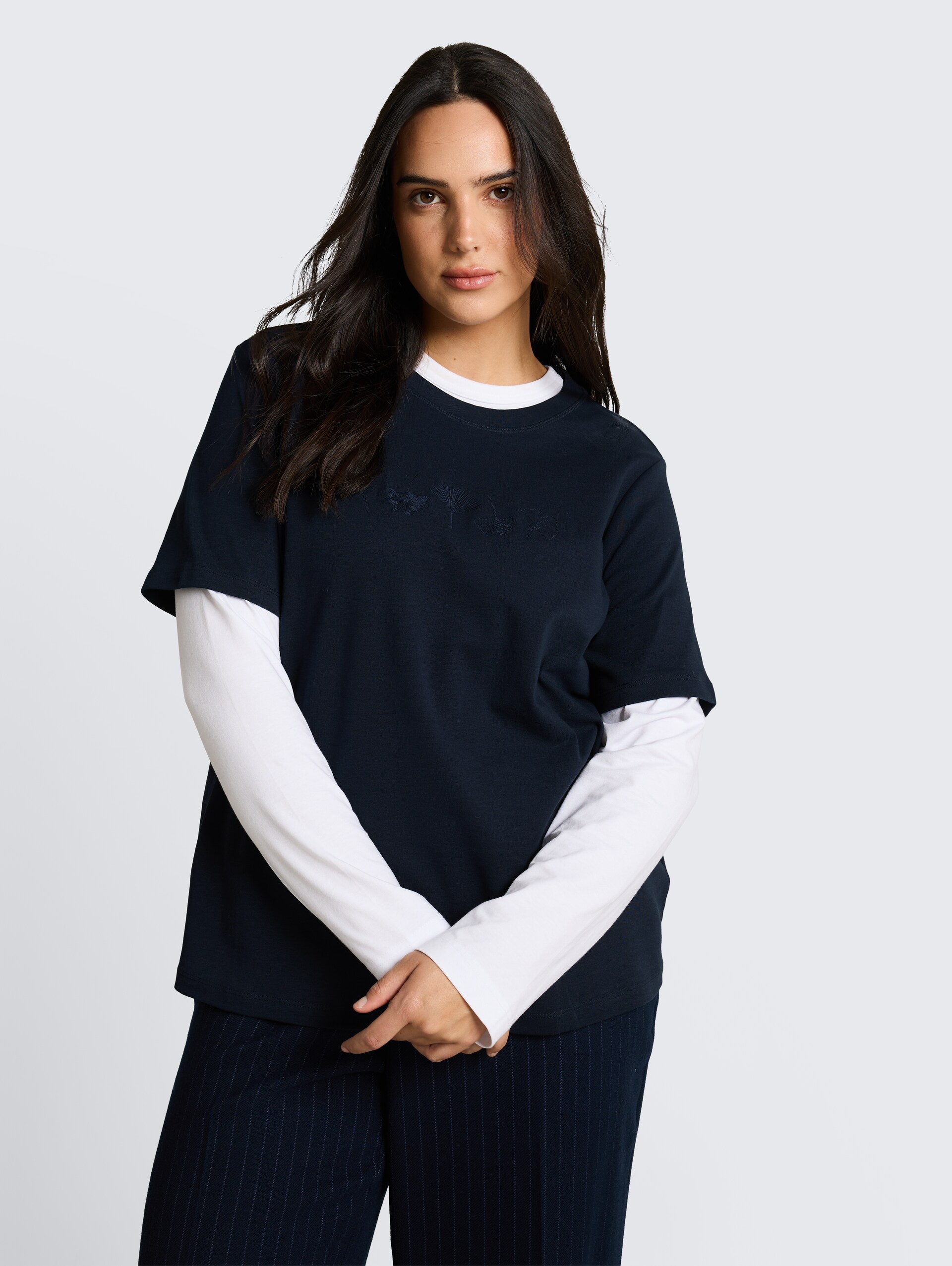 Plus Size - T-Shirt aus Baumwolle - Lunar Eclipse - Ausschnitt Model-Vorderansicht
