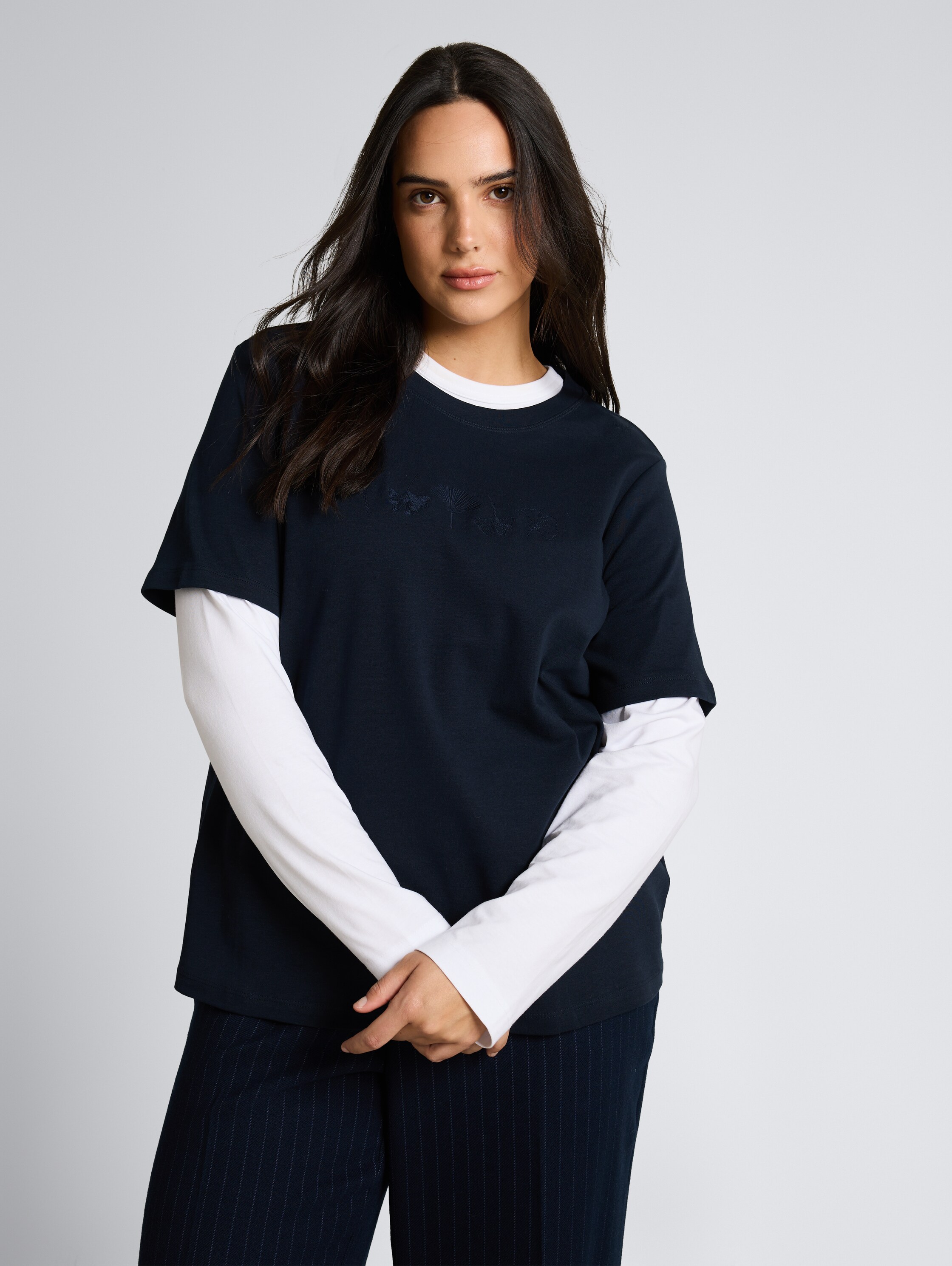 Plus Size - T-Shirt aus Baumwolle - Lunar Eclipse - Ausschnitt Model-Vorderansicht