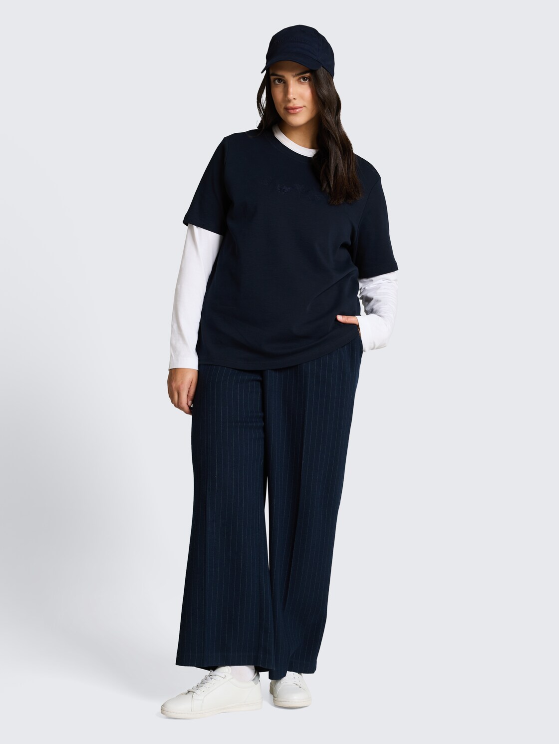 Plus Size - T-Shirt aus Baumwolle - Lunar Eclipse - Model-Vorderansicht