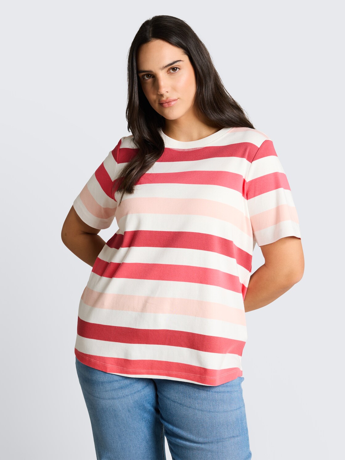 Plus Size - T-Shirt aus Baumwolle - coral offwhite stripe - Ausschnitt Model-Vorderansicht