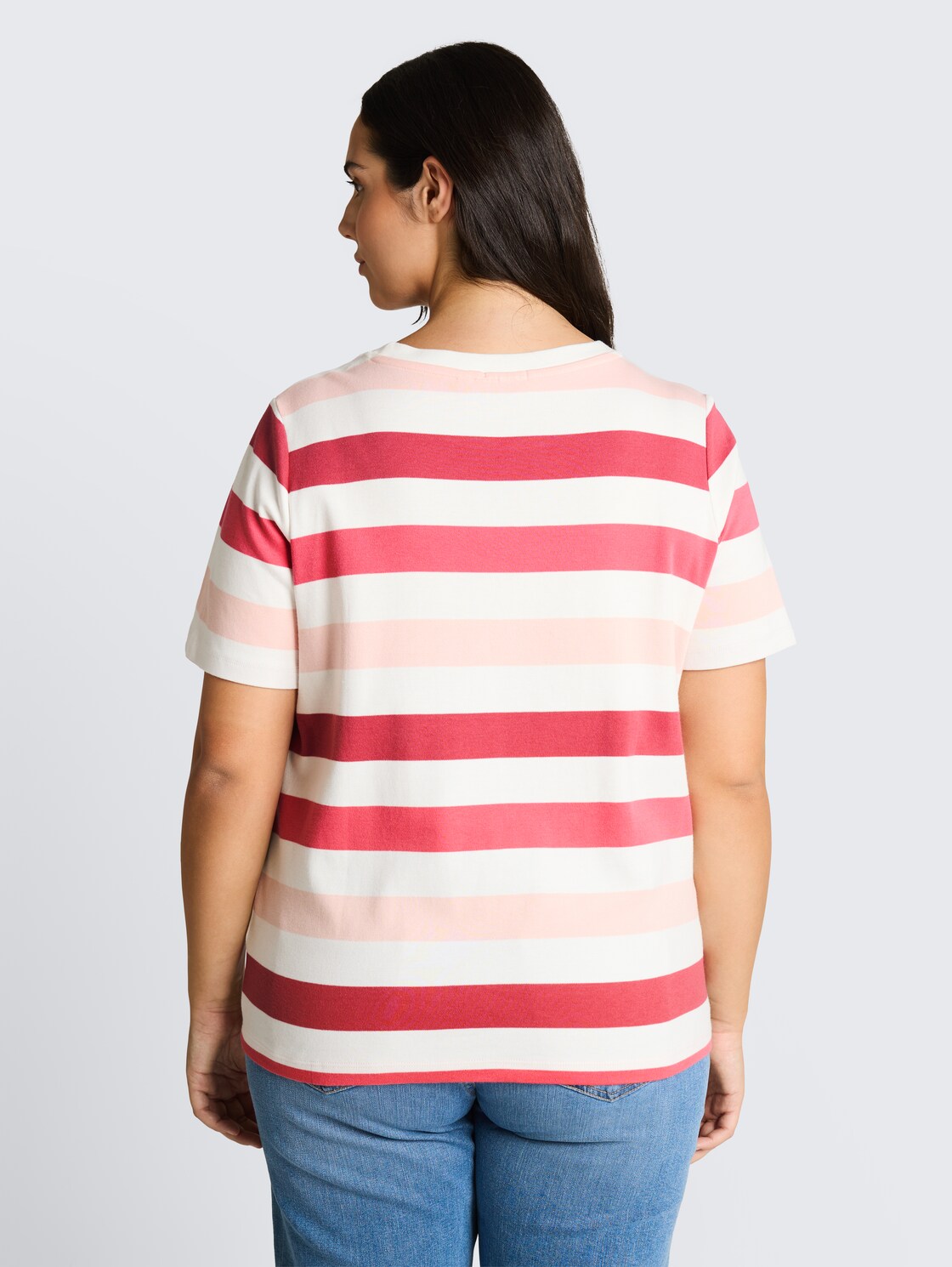 Plus Size - T-Shirt aus Baumwolle - coral offwhite stripe - Auschnitt Model-Rückansicht