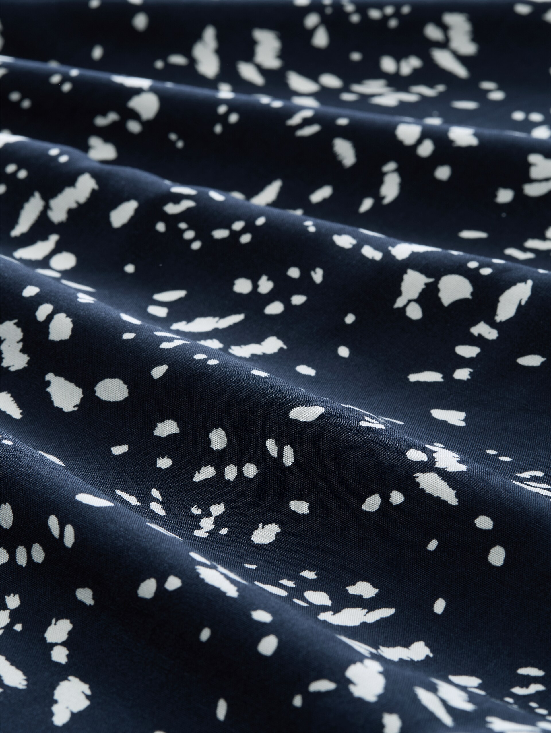 Plus Size - T-Shirt im Material-Mix - navy dot - Material-Ansicht