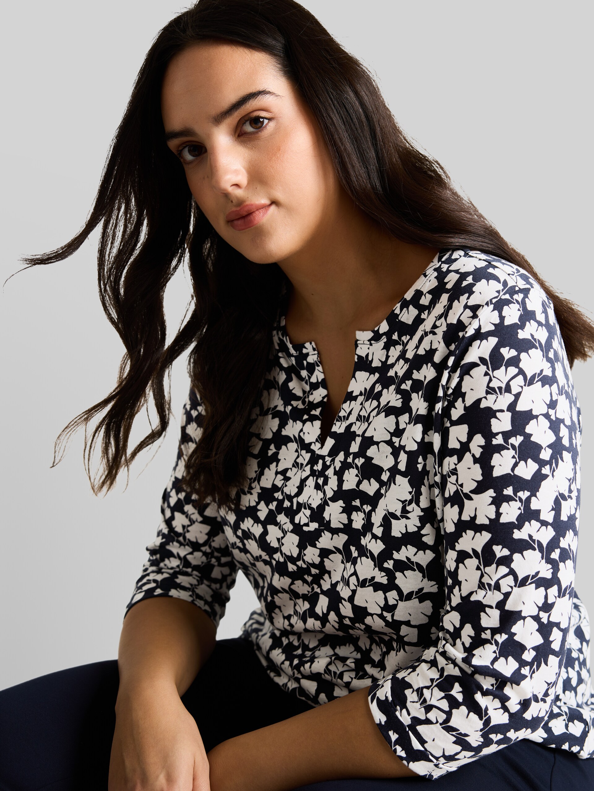 Plus Size - T-shirt à manches longues à motifs - blue ginkgo minimal - Vue détaillée du modèle