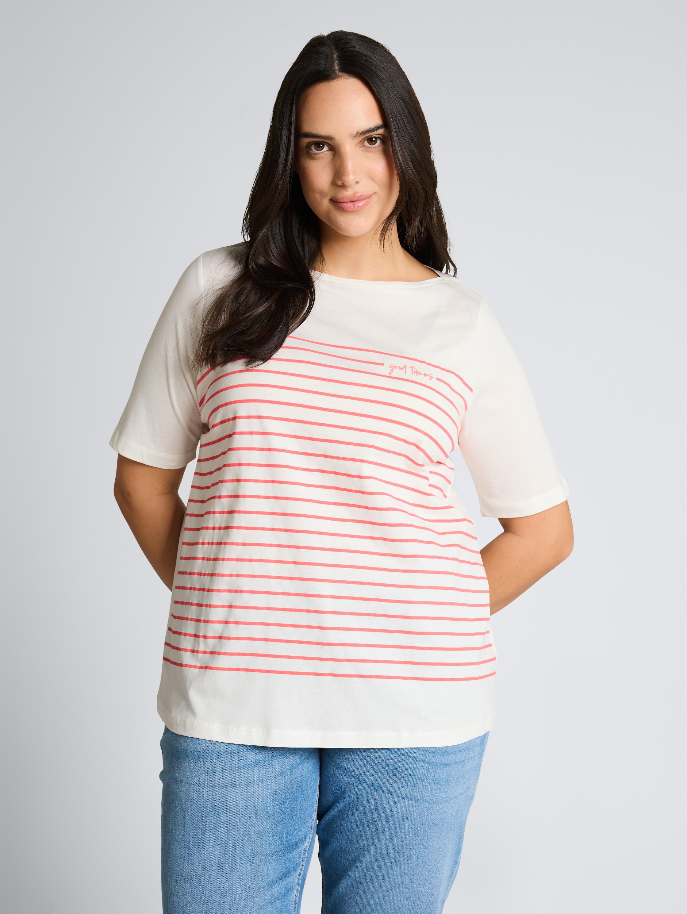 Plus Size - T-Shirt mit Streifenmuster - Whisper White - Ausschnitt Model-Vorderansicht