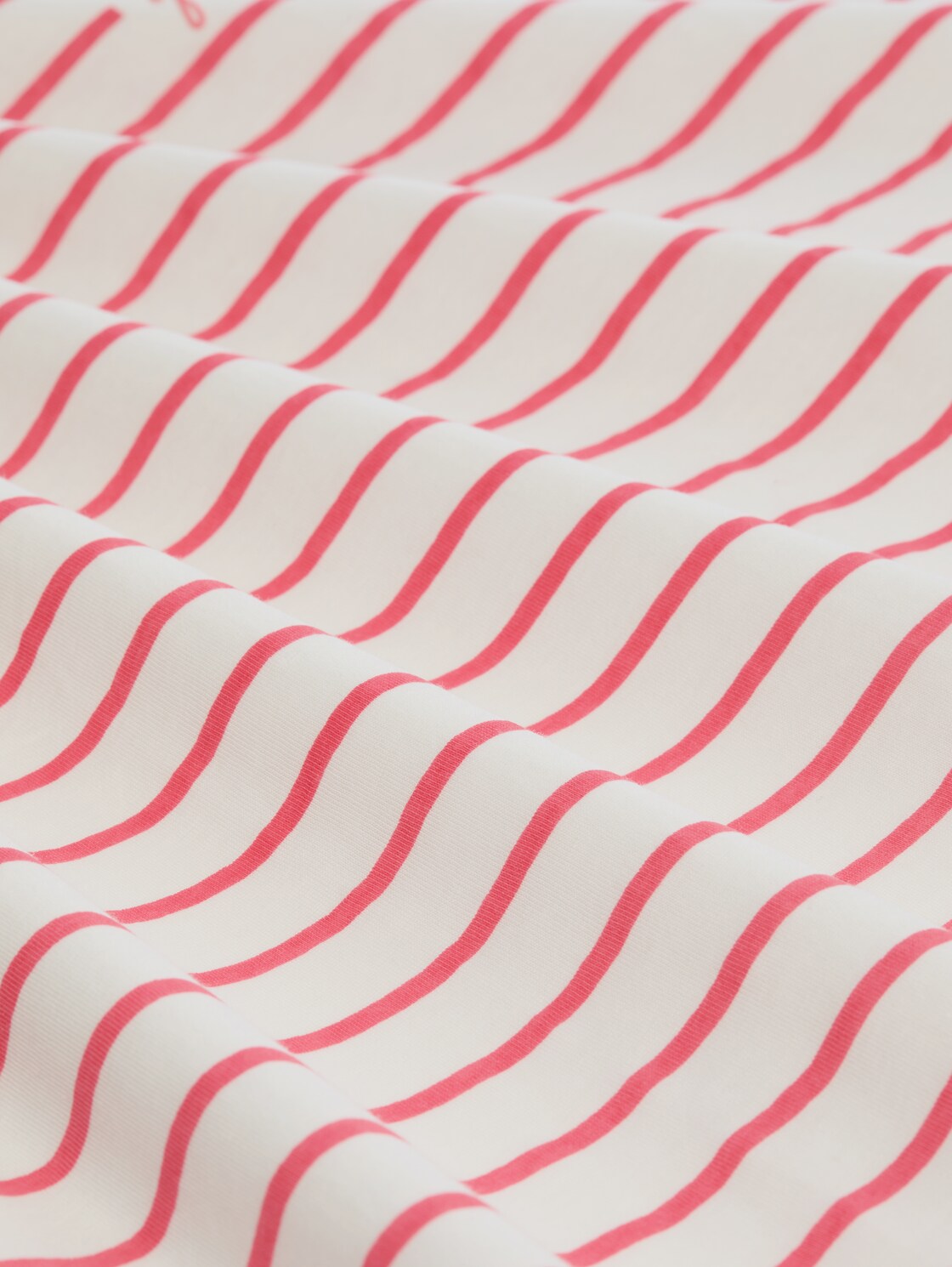Plus Size - T-Shirt mit Streifenmuster - Whisper White - Material-Ansicht