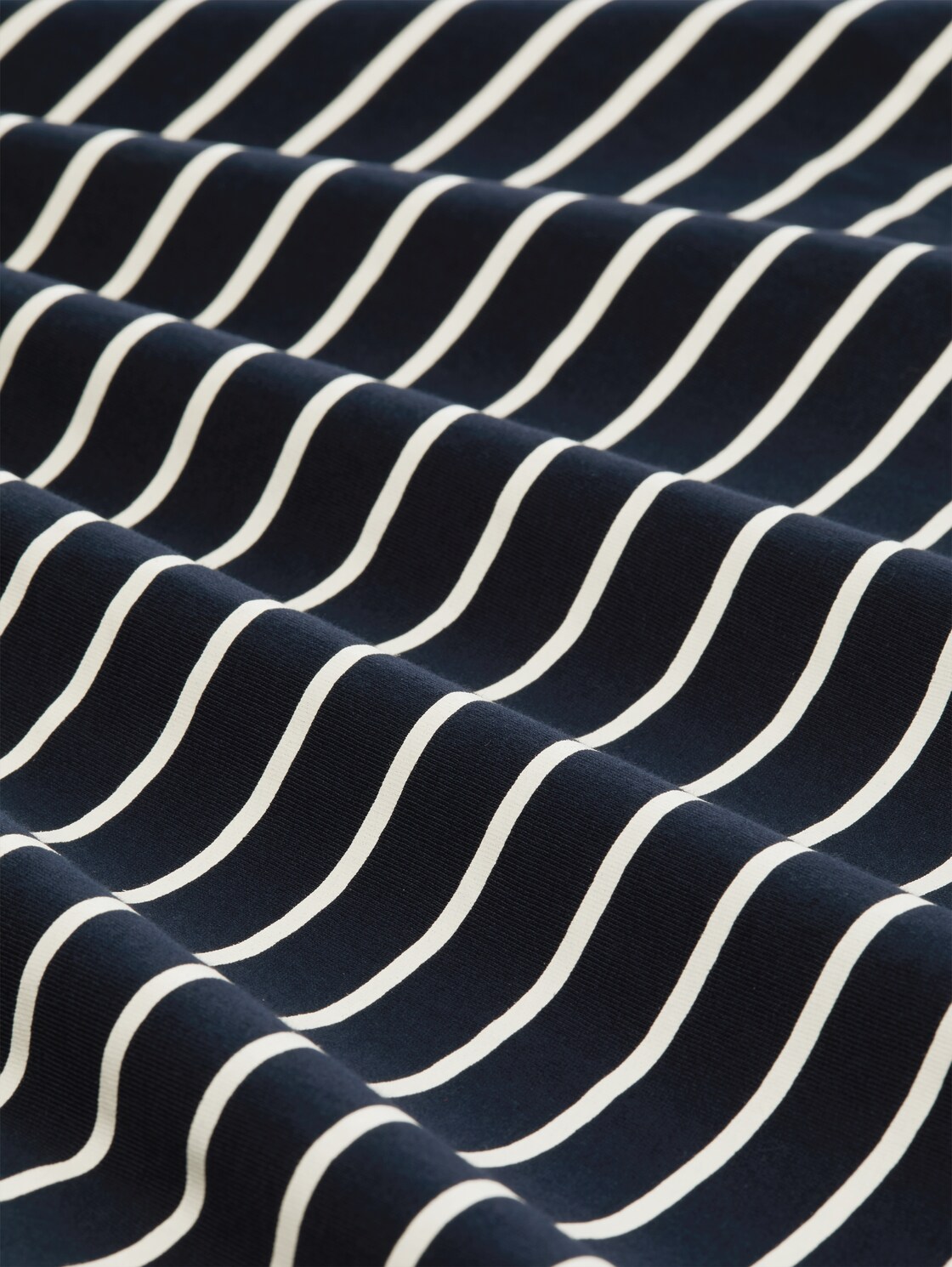 Plus Size - T-Shirt mit Streifenmuster - sky captain blue - Material-Ansicht