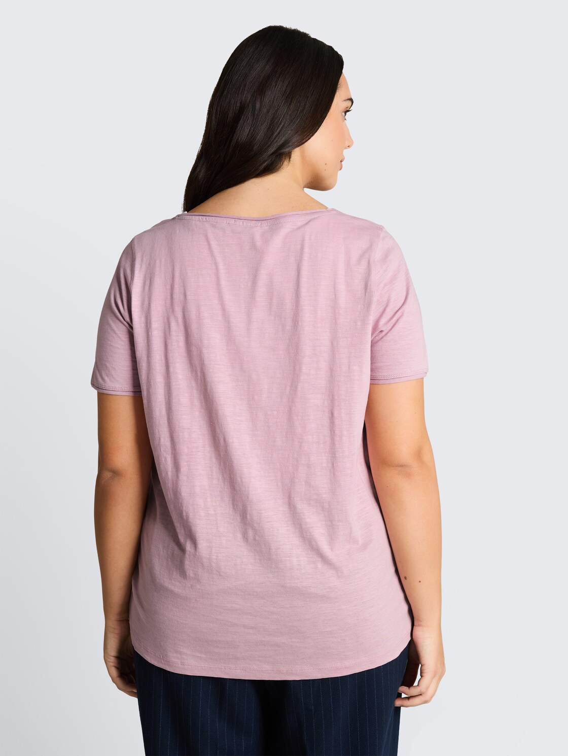 Plus Size - cotton T-shirt - light elderberry - Neckline model-back view