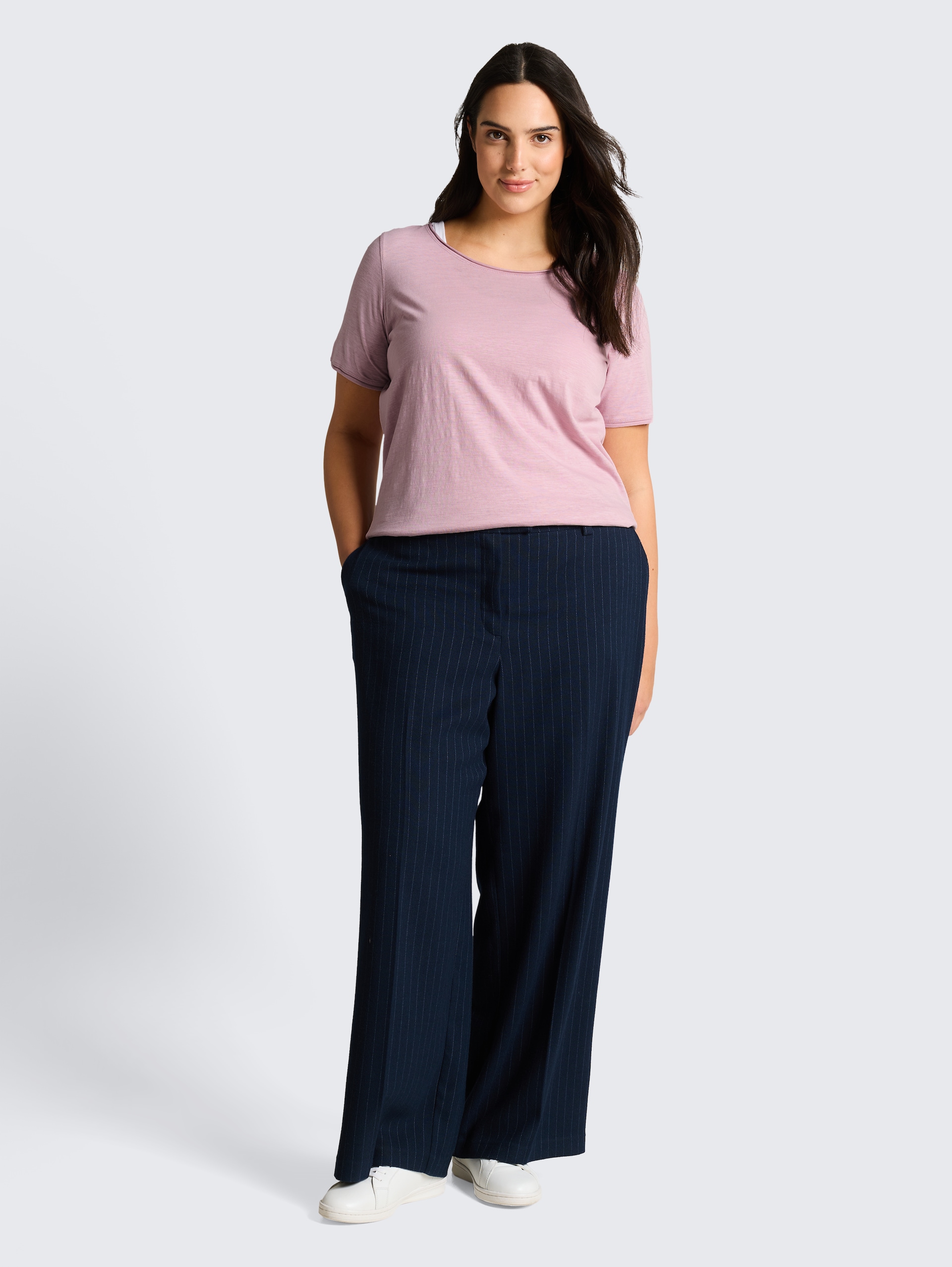 Plus Size - T-Shirt aus Baumwolle - light elderberry - Model-Vorderansicht