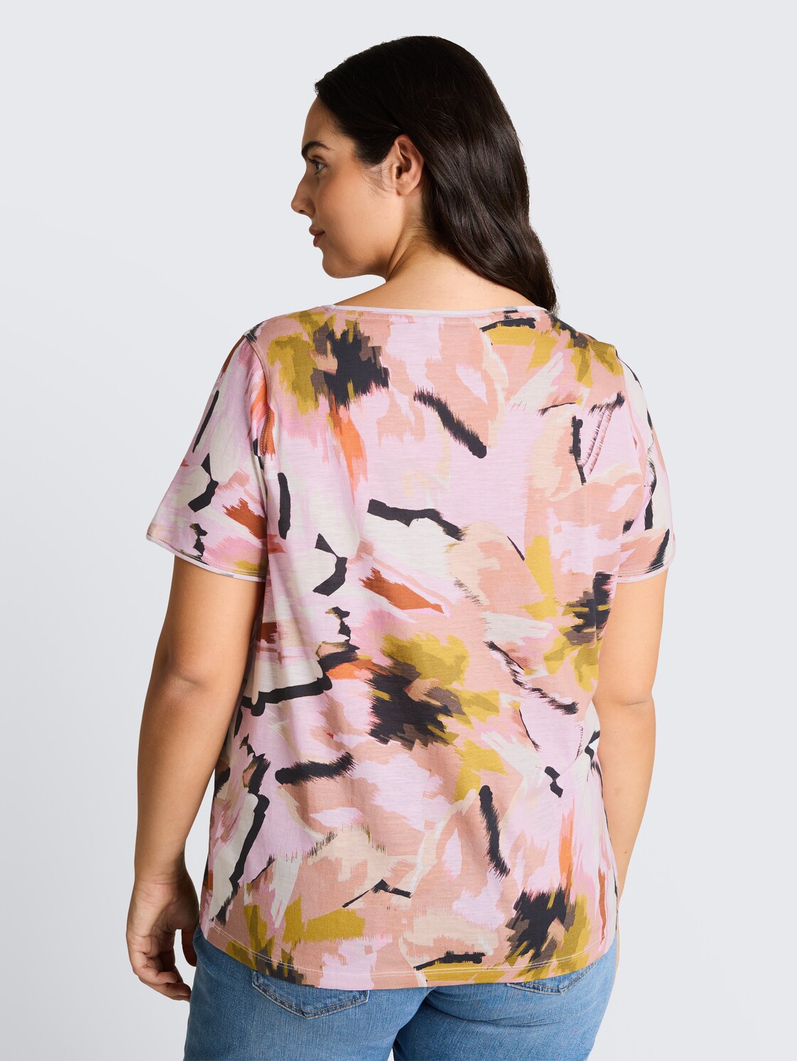 Plus Size - T-Shirt aus Baumwolle - big abstract flower print - Auschnitt Model-Rückansicht