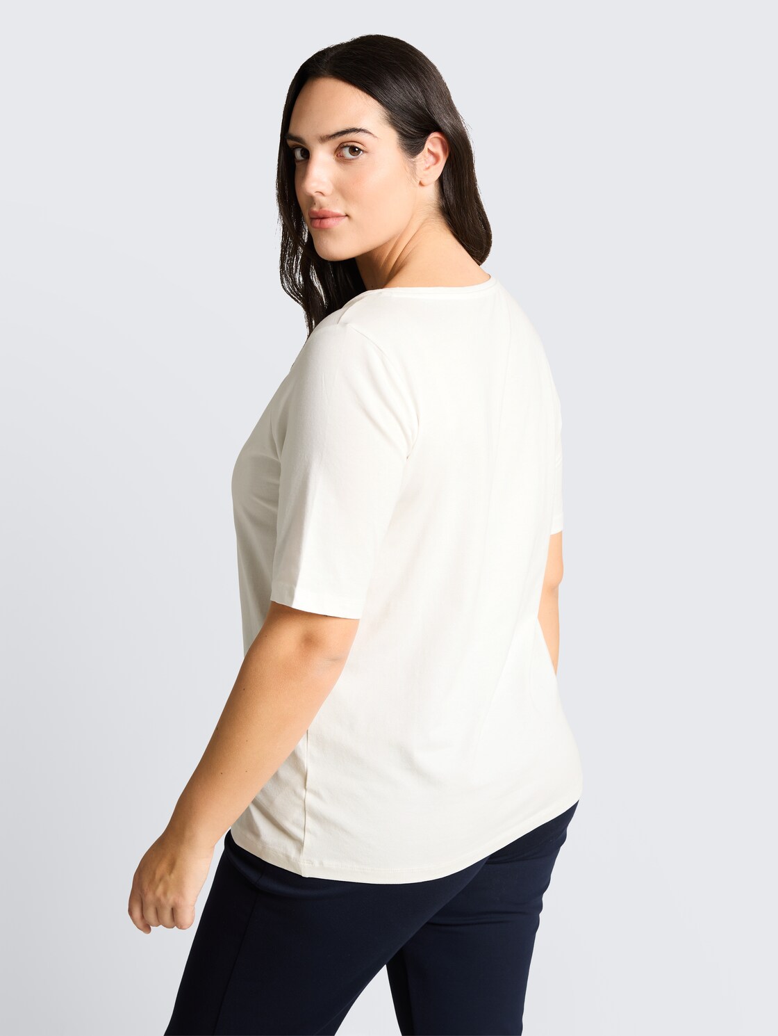Plus Size - T-Shirt mit Print - Whisper White - Auschnitt Model-Rückansicht