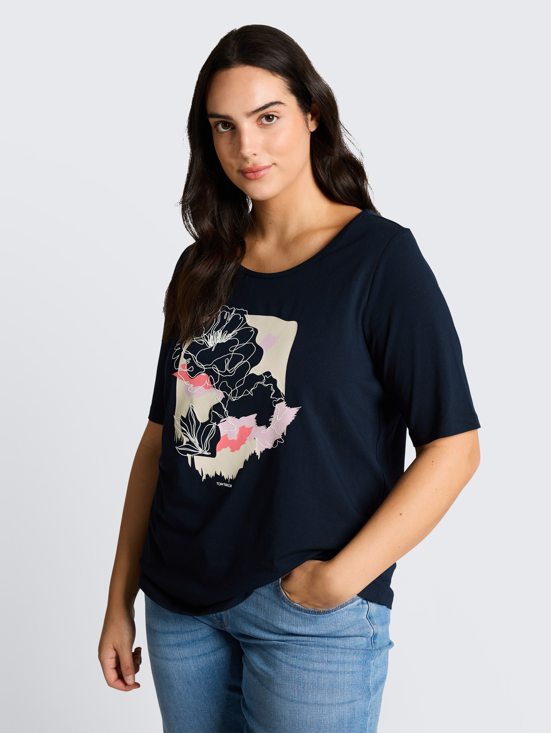 Plus Size - T-Shirt mit Print - sky captain blue - Ausschnitt Model-Vorderansicht