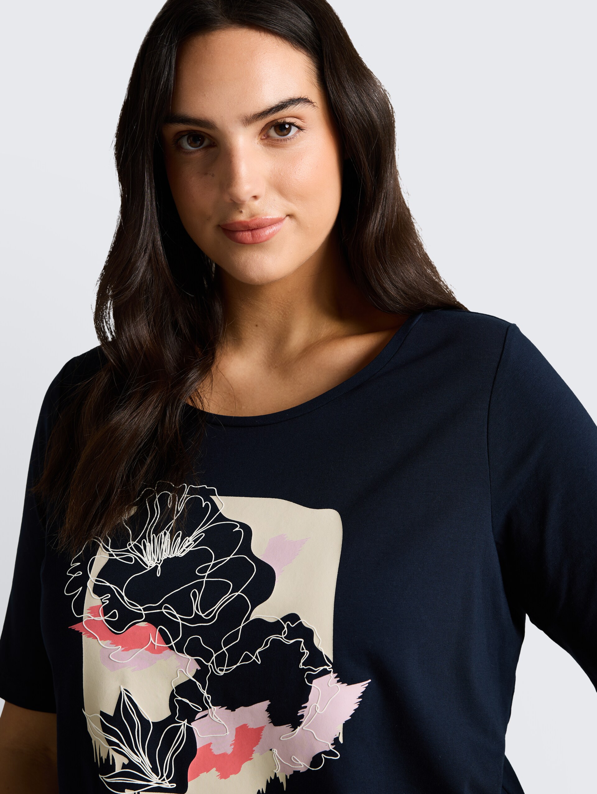 Plus Size - T-Shirt mit Print - sky captain blue - Detail-Model-Ansicht