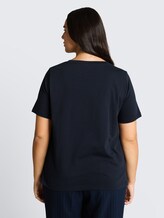 Plus Size - boxy fit T-shirt with breast pocket - sky captain blue - Neckline model-back view