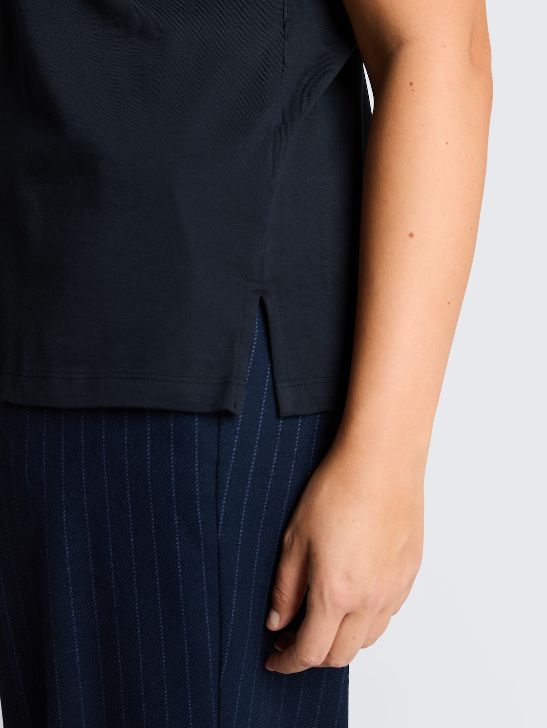 Plus Size - Boxy Fit T-Shirt mit Brusttasche - sky captain blue - Detail-Model-Ansicht