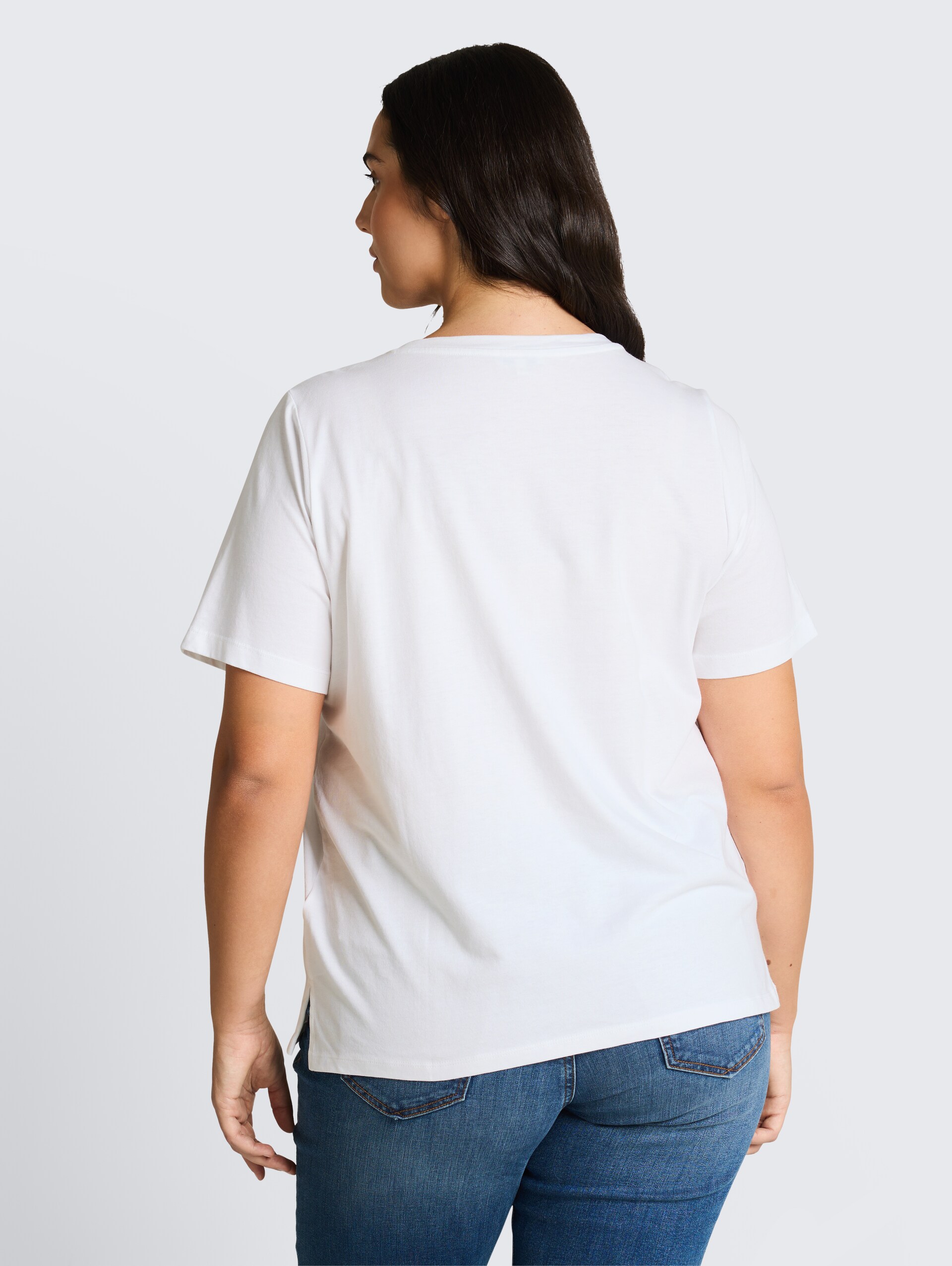 Plus Size - Boxy Fit T-Shirt mit Brusttasche - White - Auschnitt Model-Rückansicht