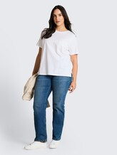 Plus Size - Boxy Fit T-Shirt mit Brusttasche - White - Model-Vorderansicht