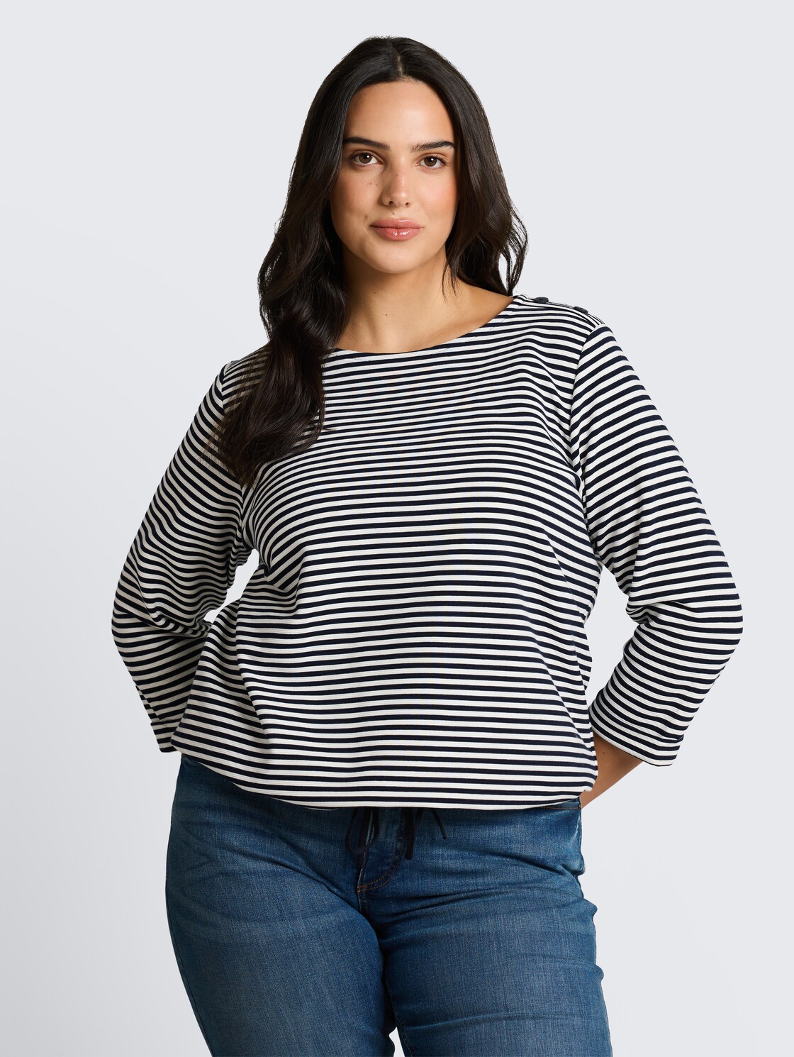 Plus Size - Langarmshirt mit Knopf-Details - offwhite navy regular stripe - Ausschnitt Model-Vorderansicht
