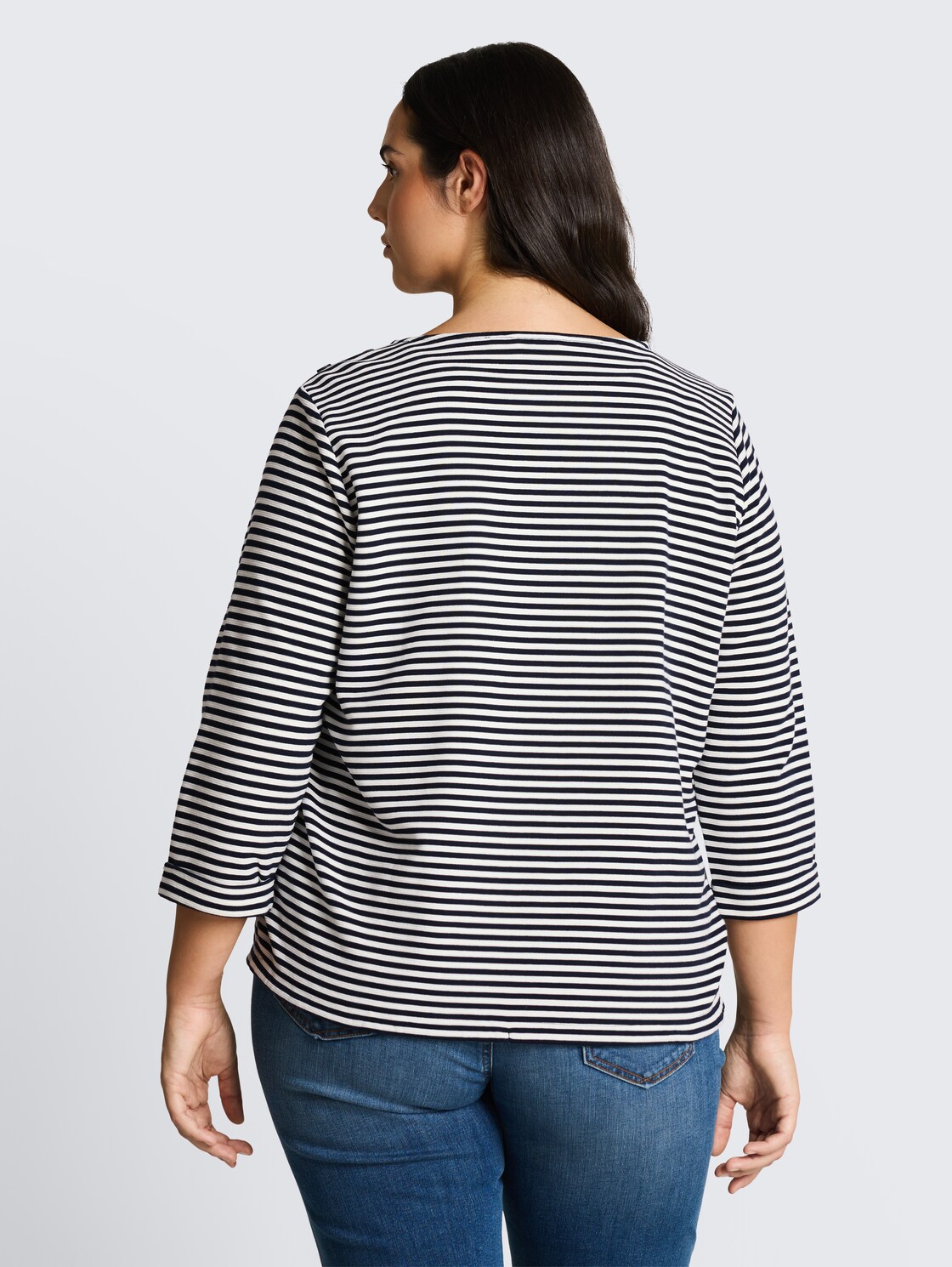 Plus Size - Langarmshirt mit Knopf-Details - offwhite navy regular stripe - Auschnitt Model-Rückansicht