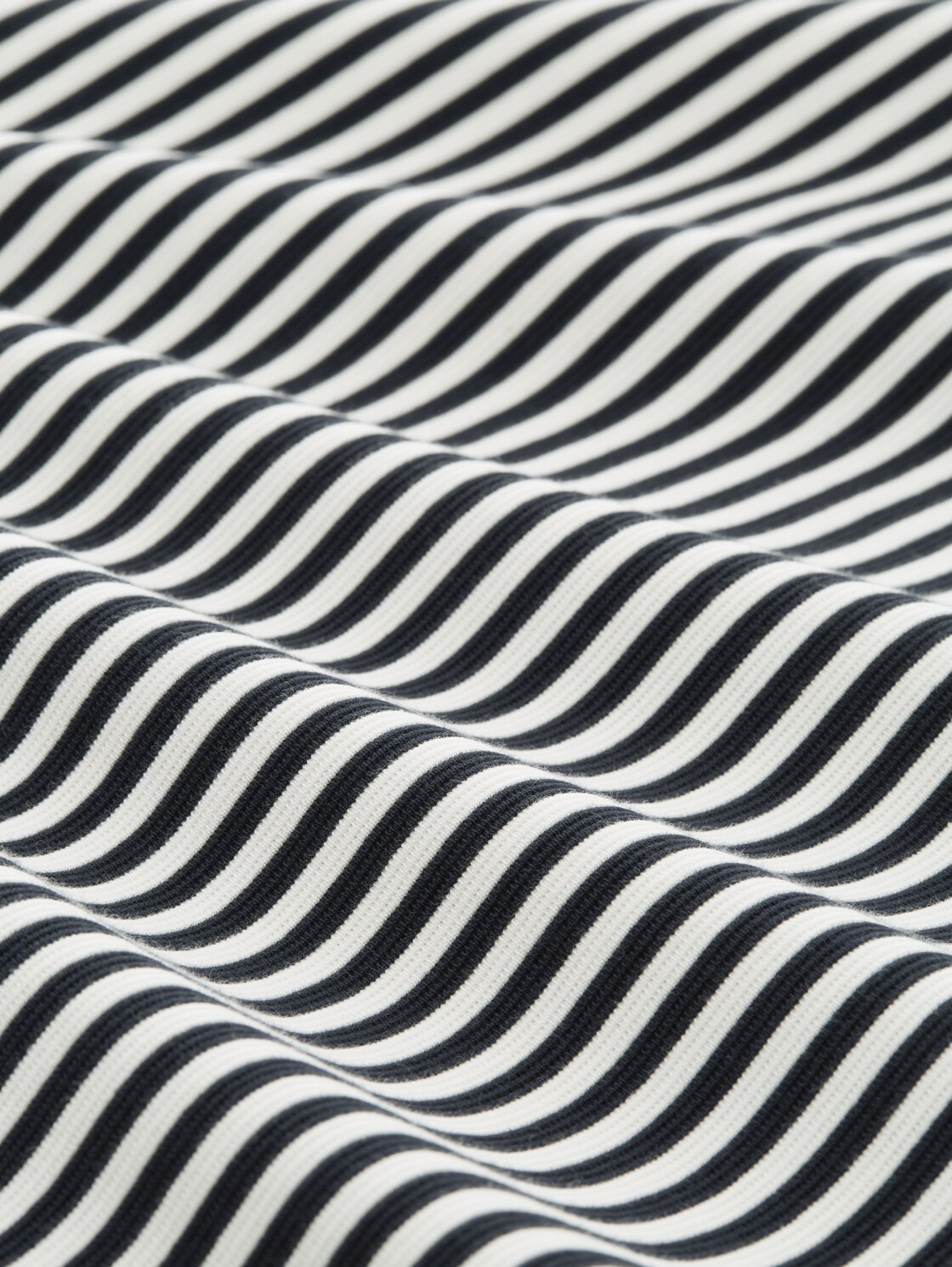 Plus Size - Langarmshirt mit Knopf-Details - offwhite navy regular stripe - Material-Ansicht