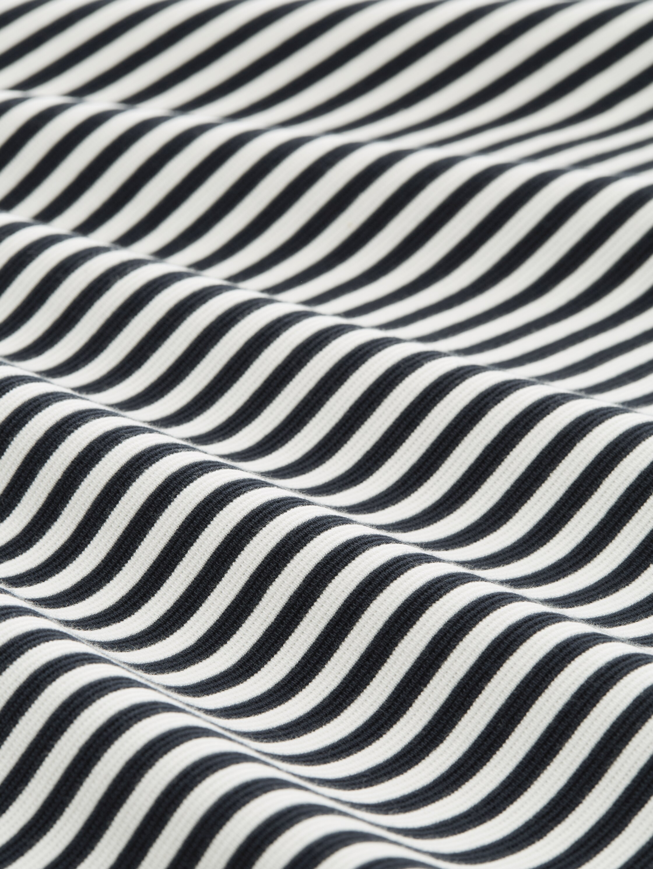 Plus Size - Langarmshirt mit Knopf-Details - offwhite navy regular stripe - Material-Ansicht