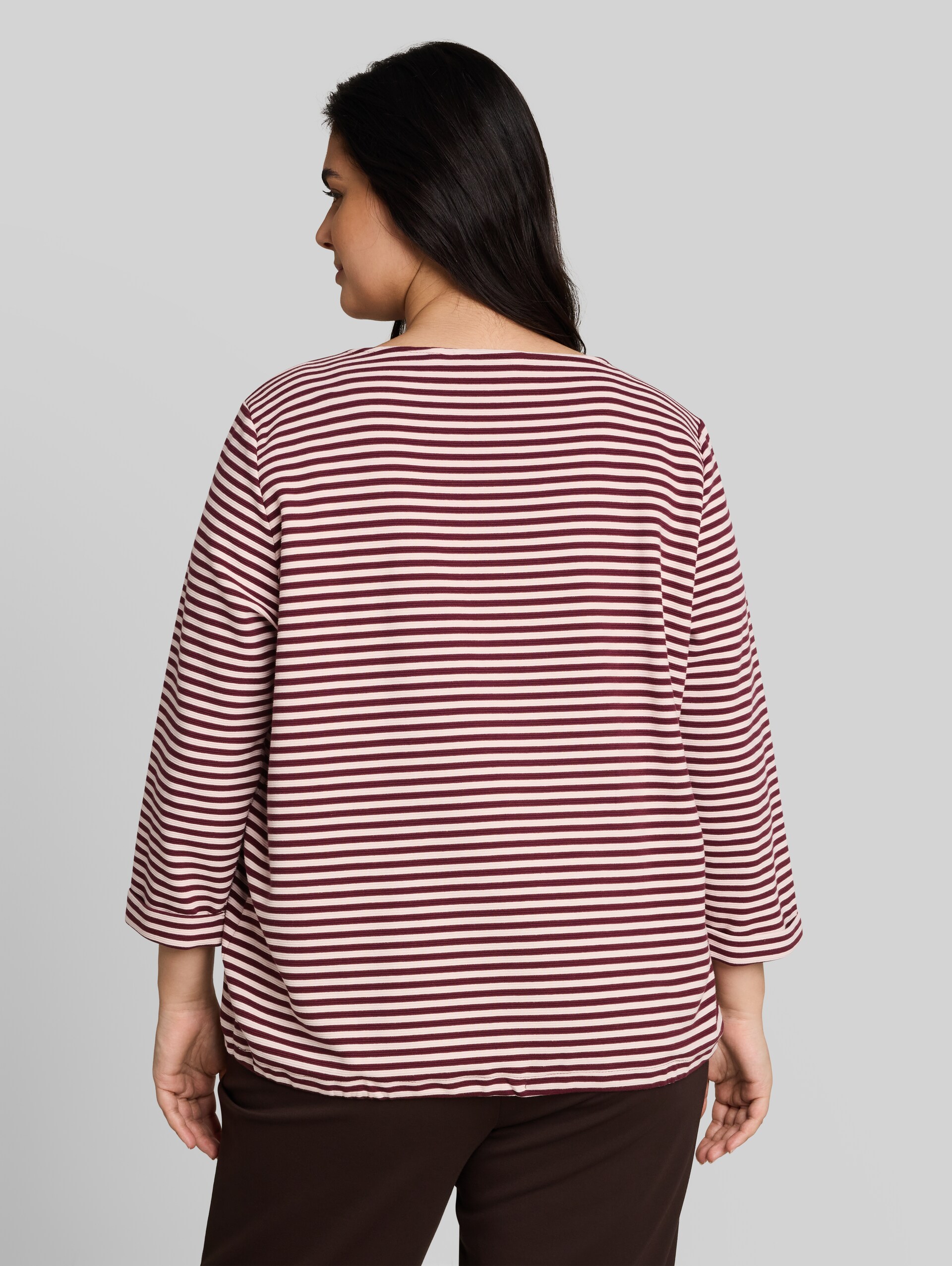 Plus Size - T-shirt met lange mouwen en knoopdetails - light pink preppy plum stripe - Neklijn model-achteraanzicht