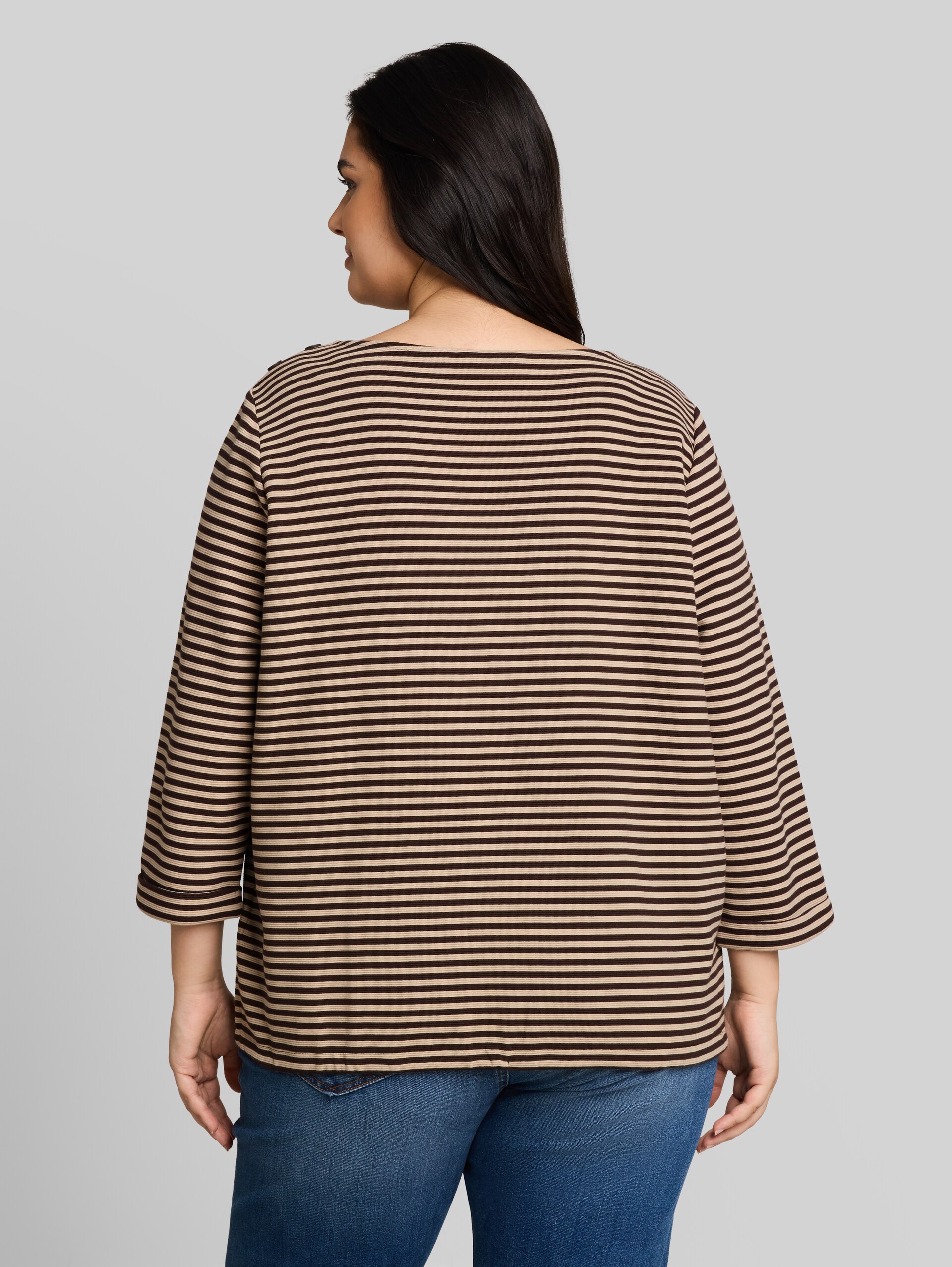 Plus Size - T-shirt met lange mouwen en knoopdetails - dark brown beige stripe - Neklijn model-achteraanzicht