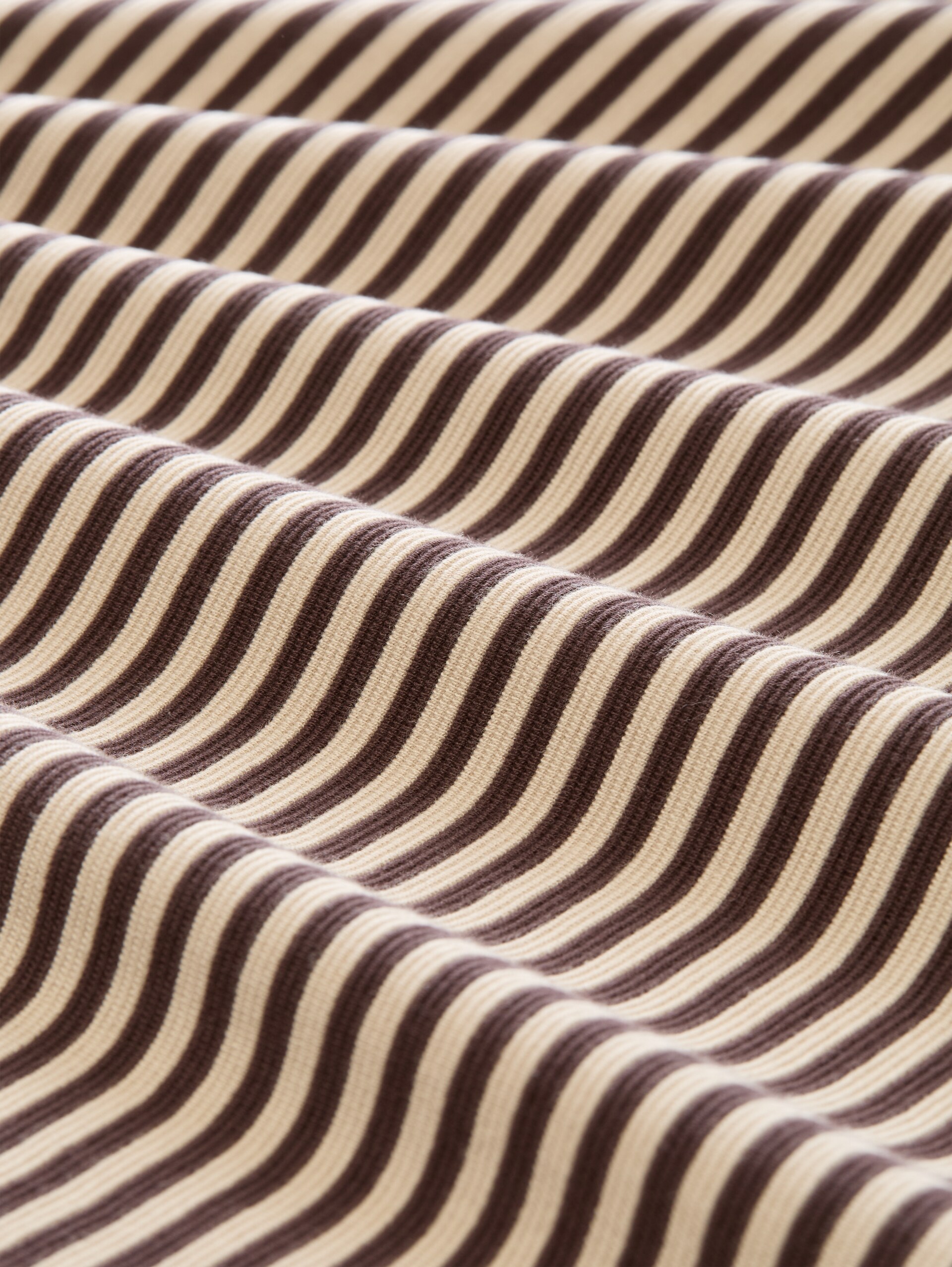 Plus Size - T-shirt met lange mouwen en knoopdetails - dark brown beige stripe - Materiaalweergave