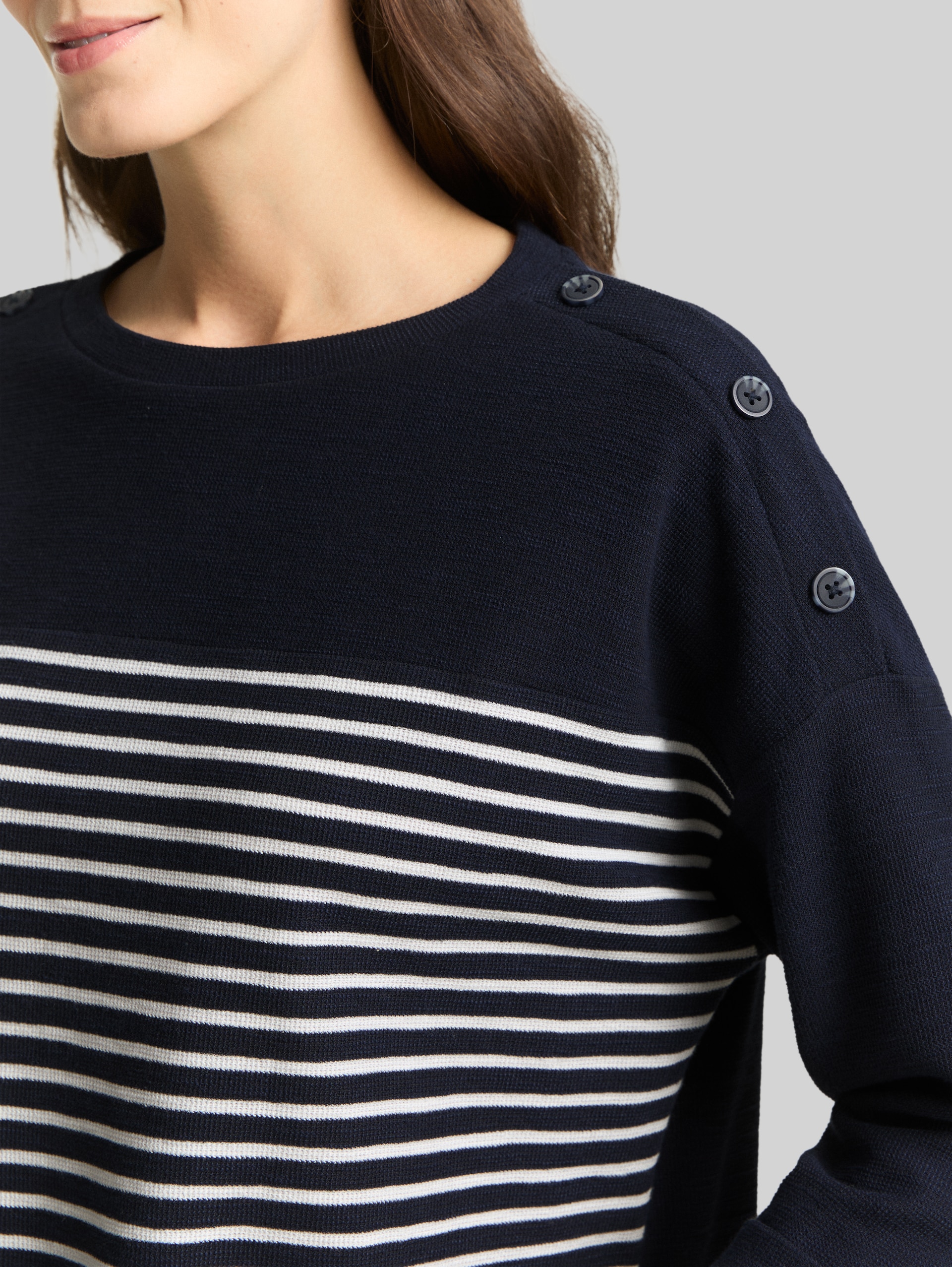 Long-sleeved shirt with striped pattern - navy blue offwhite stripe - Detail model view