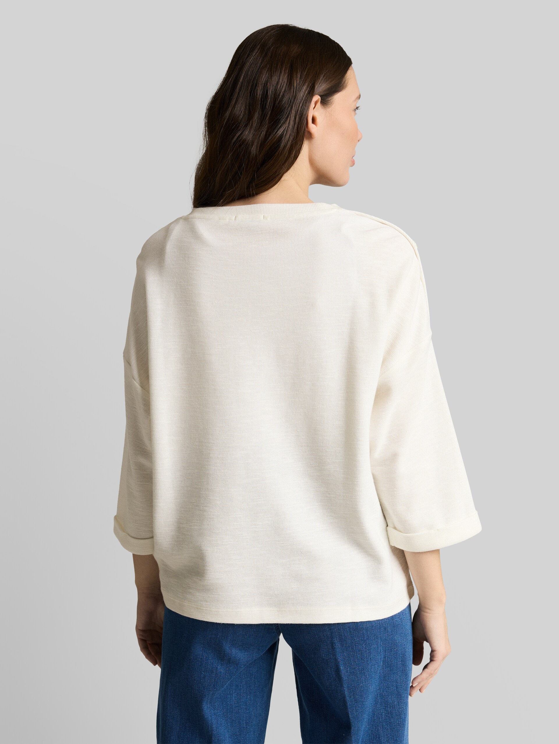 Long-sleeved shirt with striped pattern - offwhite navy blue stripe - Neckline model-back view
