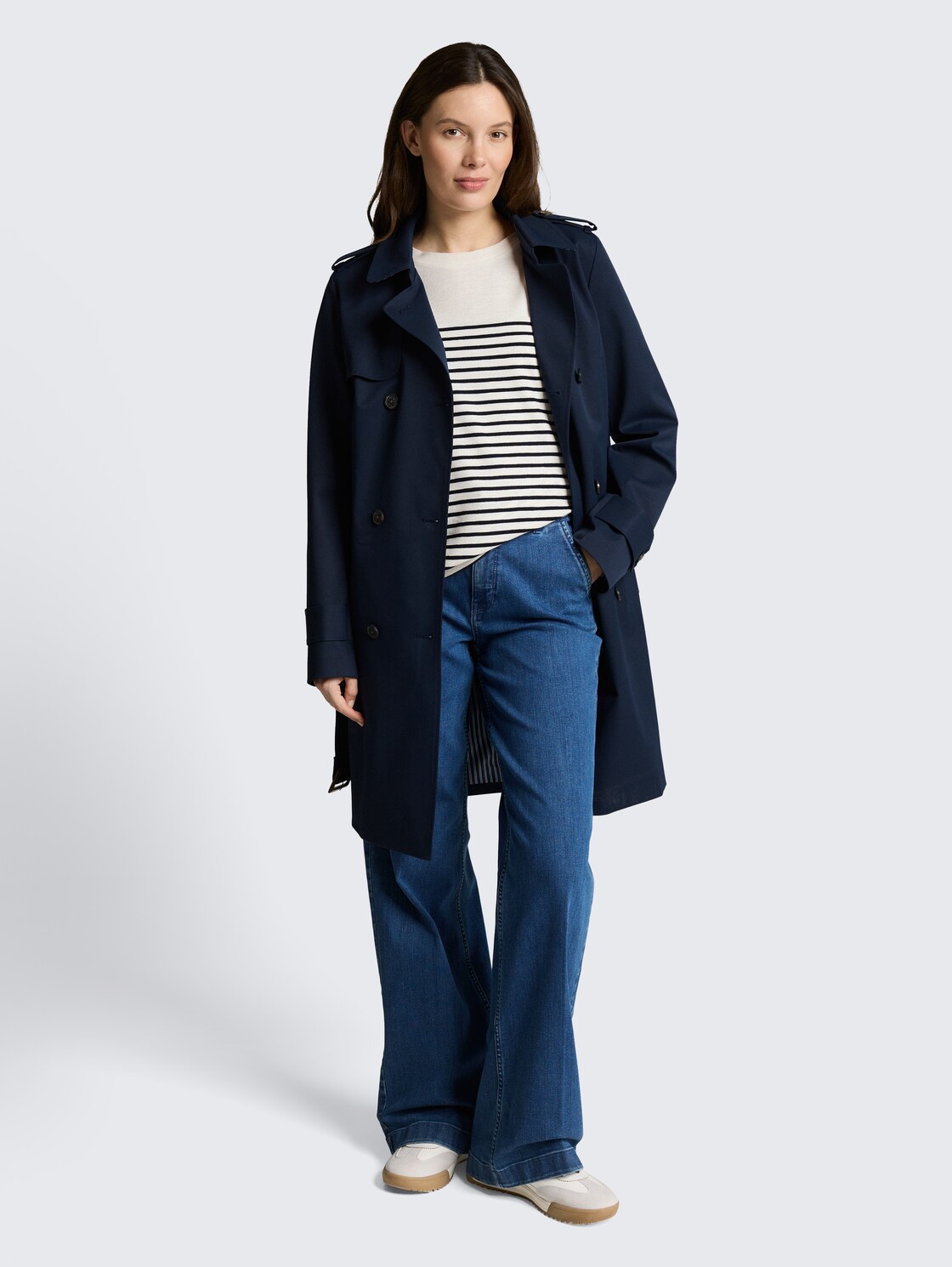Langarmshirt mit Streifenmuster - offwhite navy blue stripe - Model-Vorderansicht
