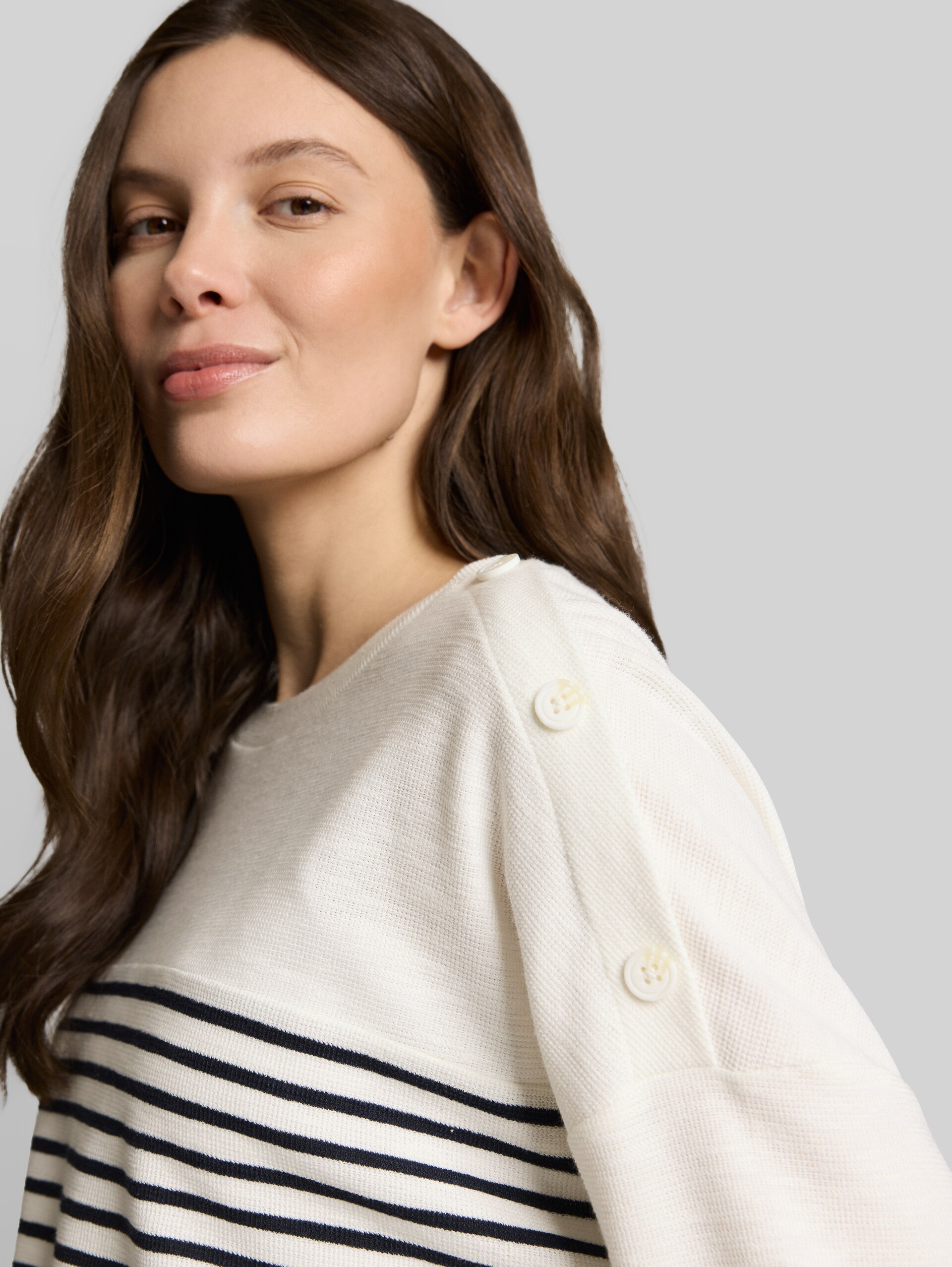 Long-sleeved shirt with striped pattern - offwhite navy blue stripe - Detail model view