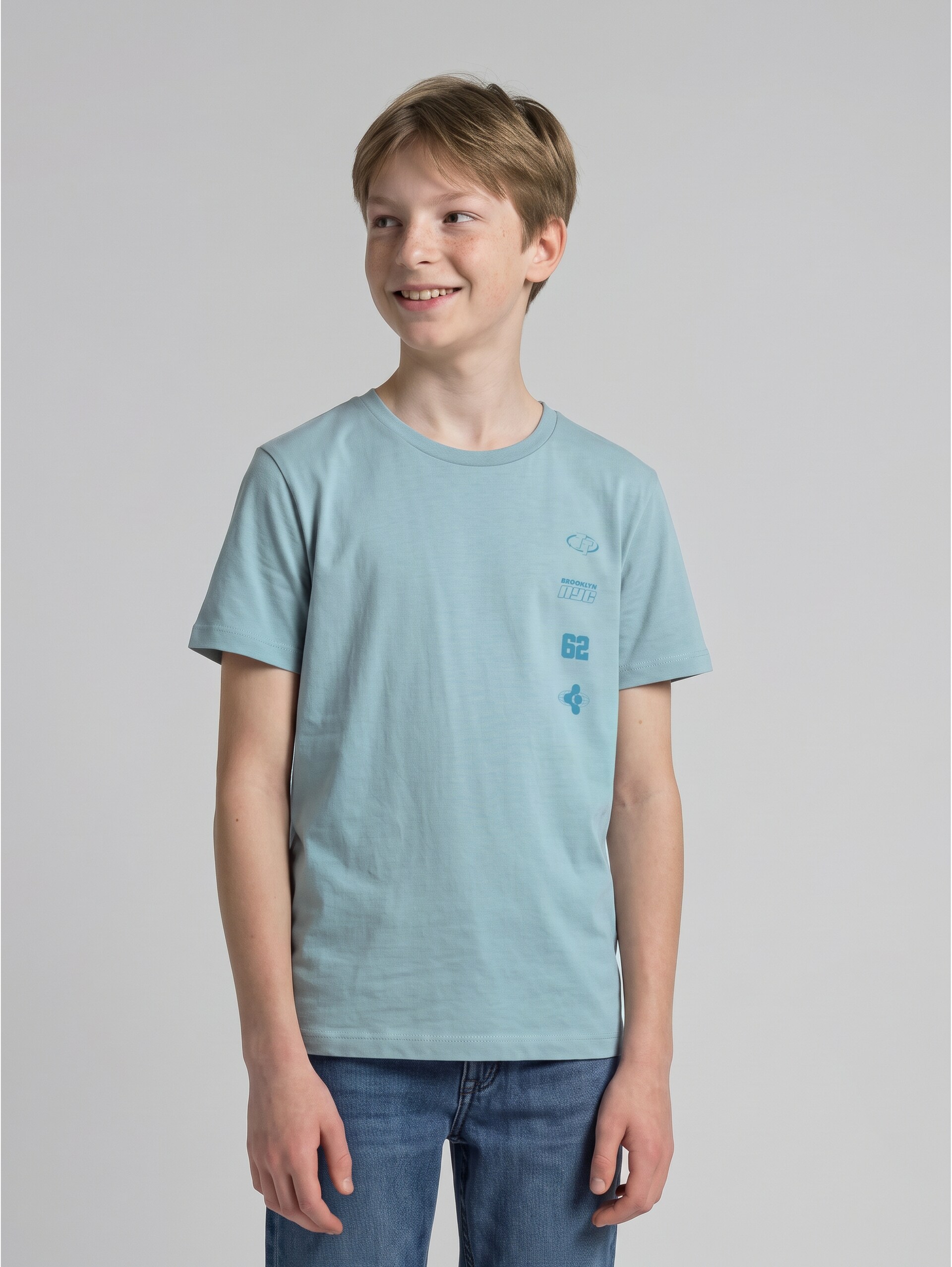T-Shirt mit Print aus Baumwolle - light teal - Ausschnitt Model-Vorderansicht