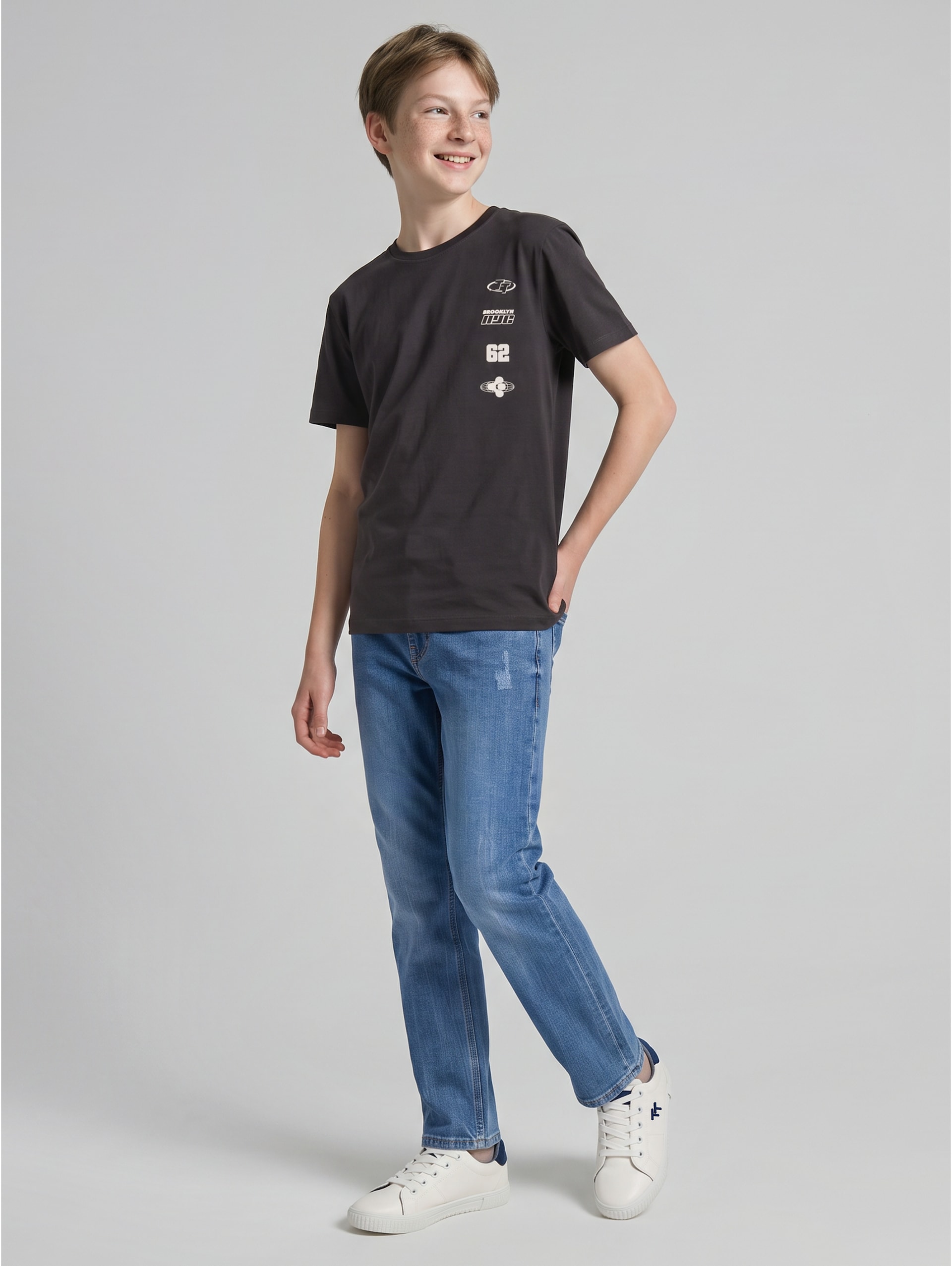 T-Shirt mit Print aus Baumwolle - coal grey - Model-Vorderansicht