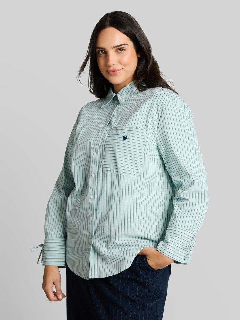 Plus Size - Oversized overhemdblouse met hartborduursel door Women Plus Size, blue haze irregular stripe