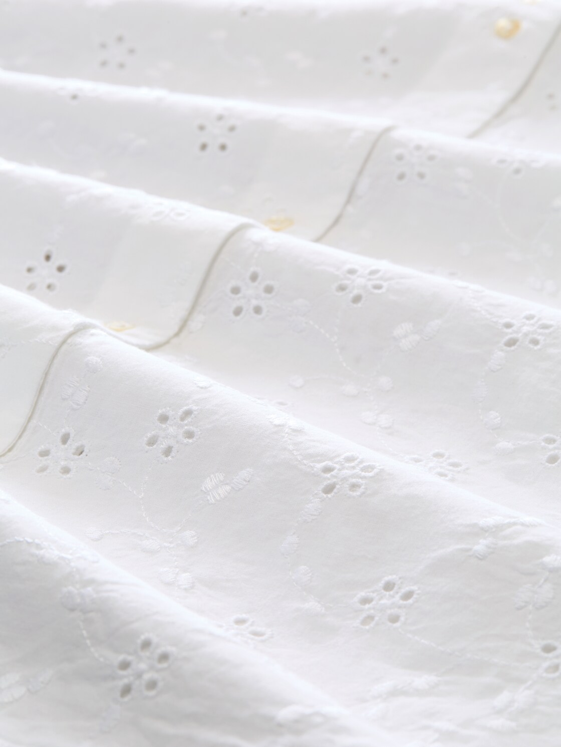 Plus Size - Bluse mit Lochstickerei - White - Material-Ansicht