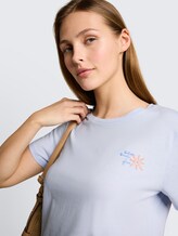 T-shirt avec broderie - mountain sky blue - Vue détaillée du modèle