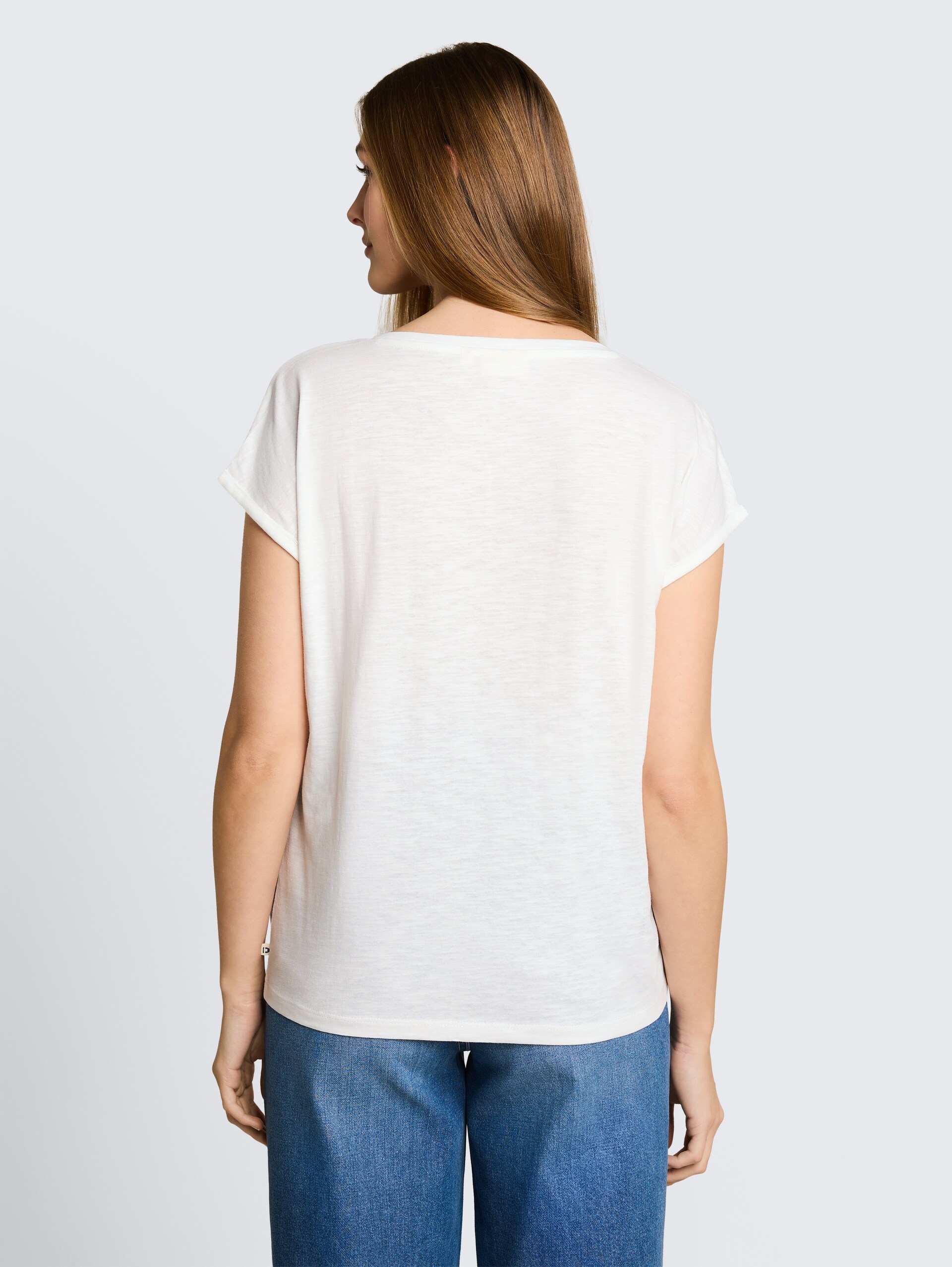 T-shirt van katoen - off white - Neklijn model-achteraanzicht