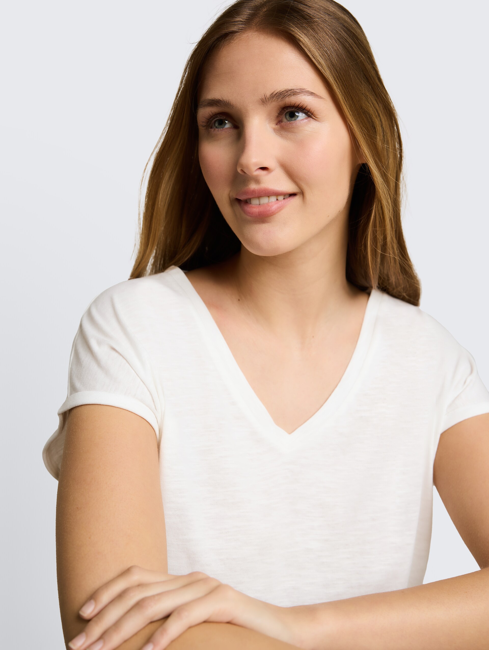 T-shirt van katoen - off white - Detailaanzicht model
