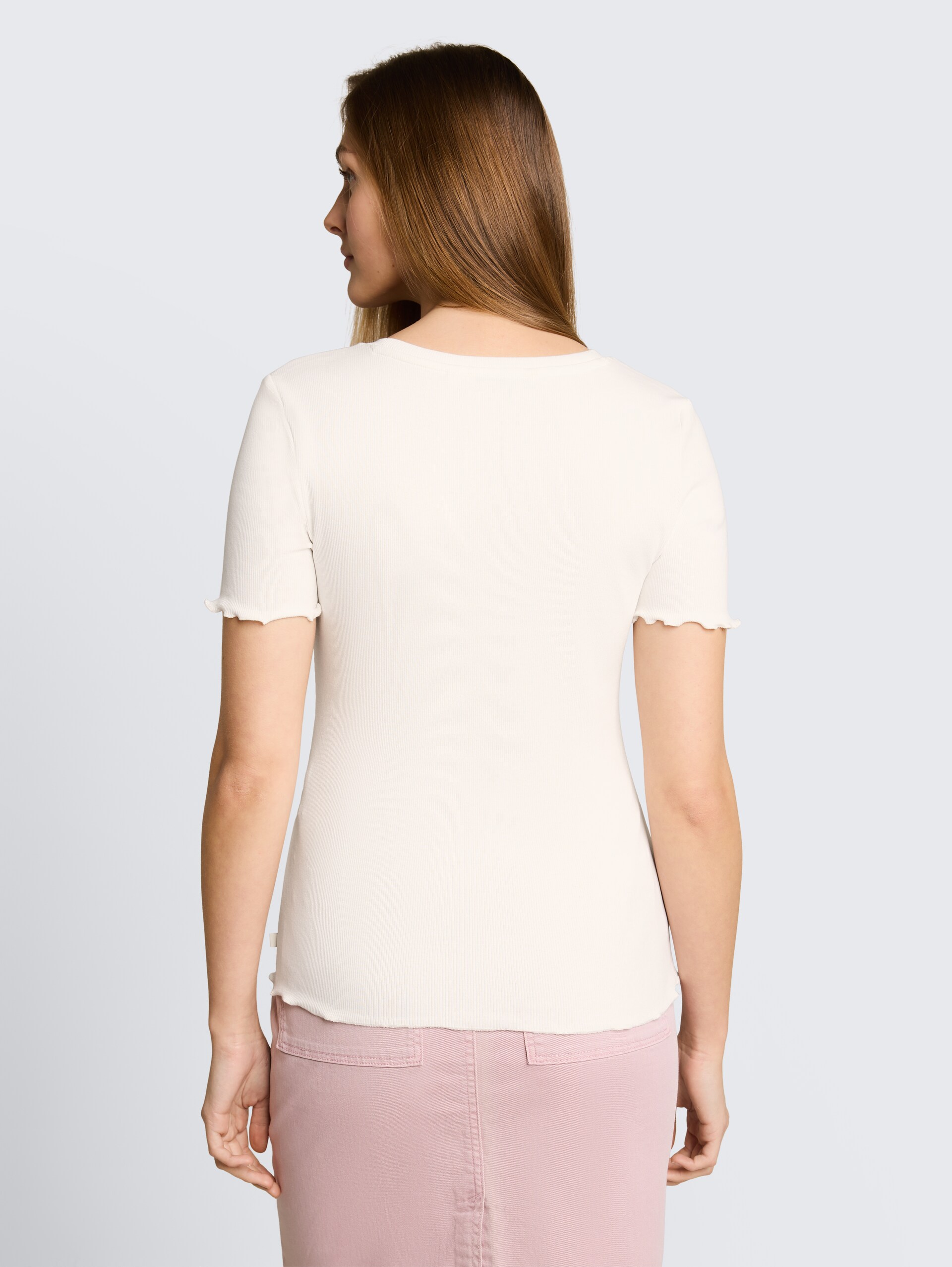 Slim fit T-shirt met ribbelstructuur - off white - Neklijn model-achteraanzicht