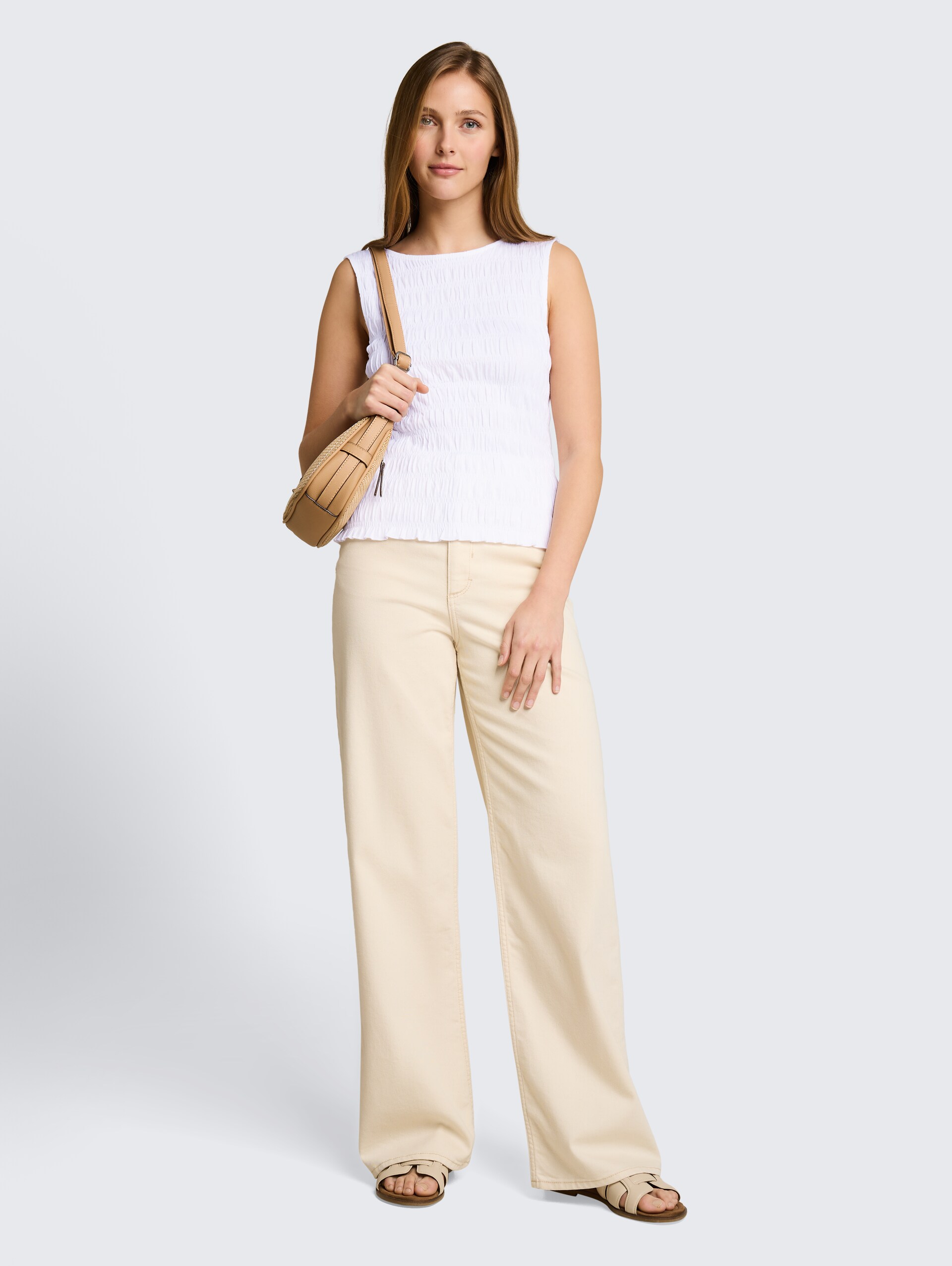 Gesmokte top met stretch - White - Model vooraanzicht