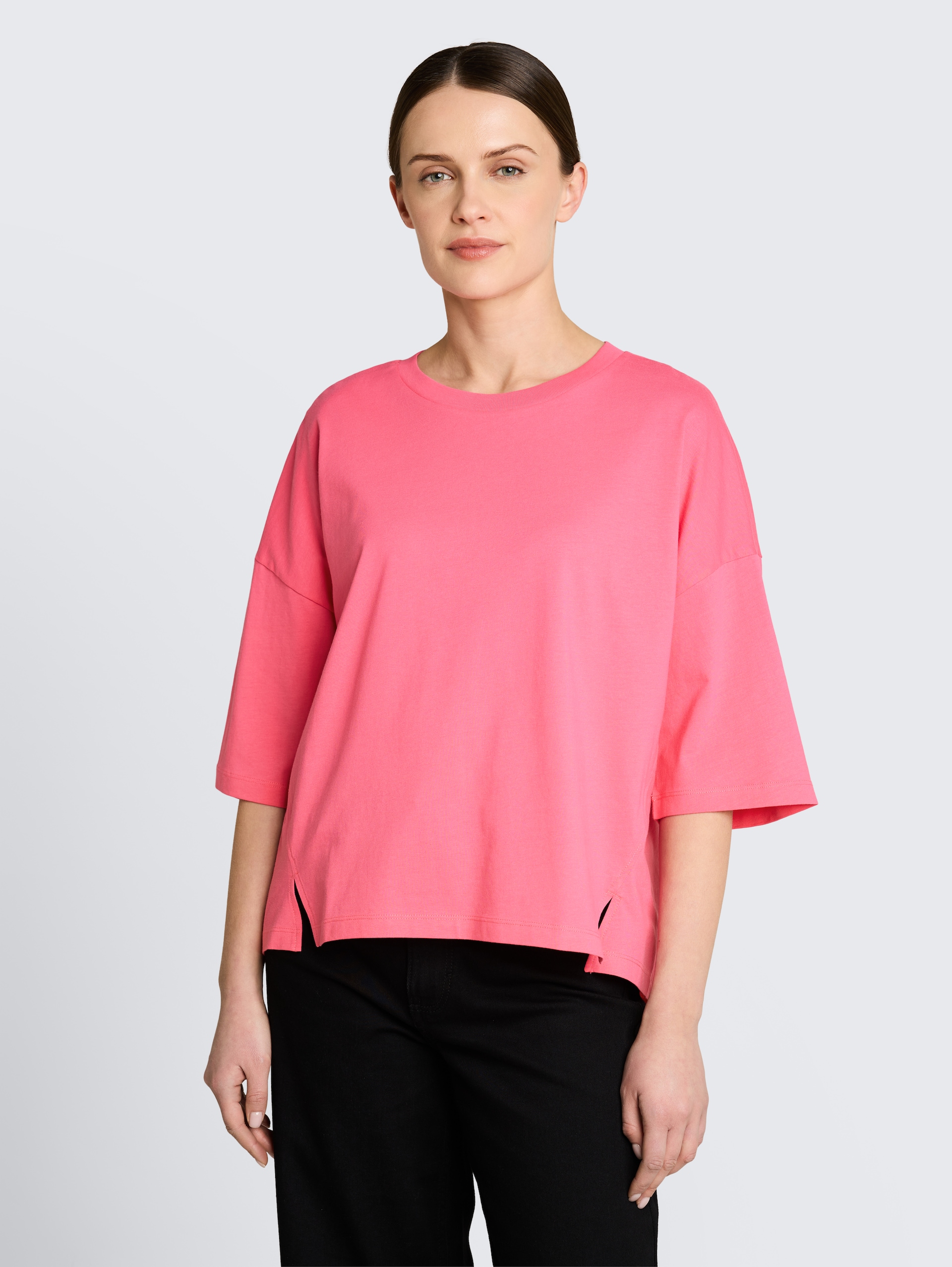 Boxy Fit T-Shirt aus Baumwolle - soft bright pink - Ausschnitt Model-Vorderansicht