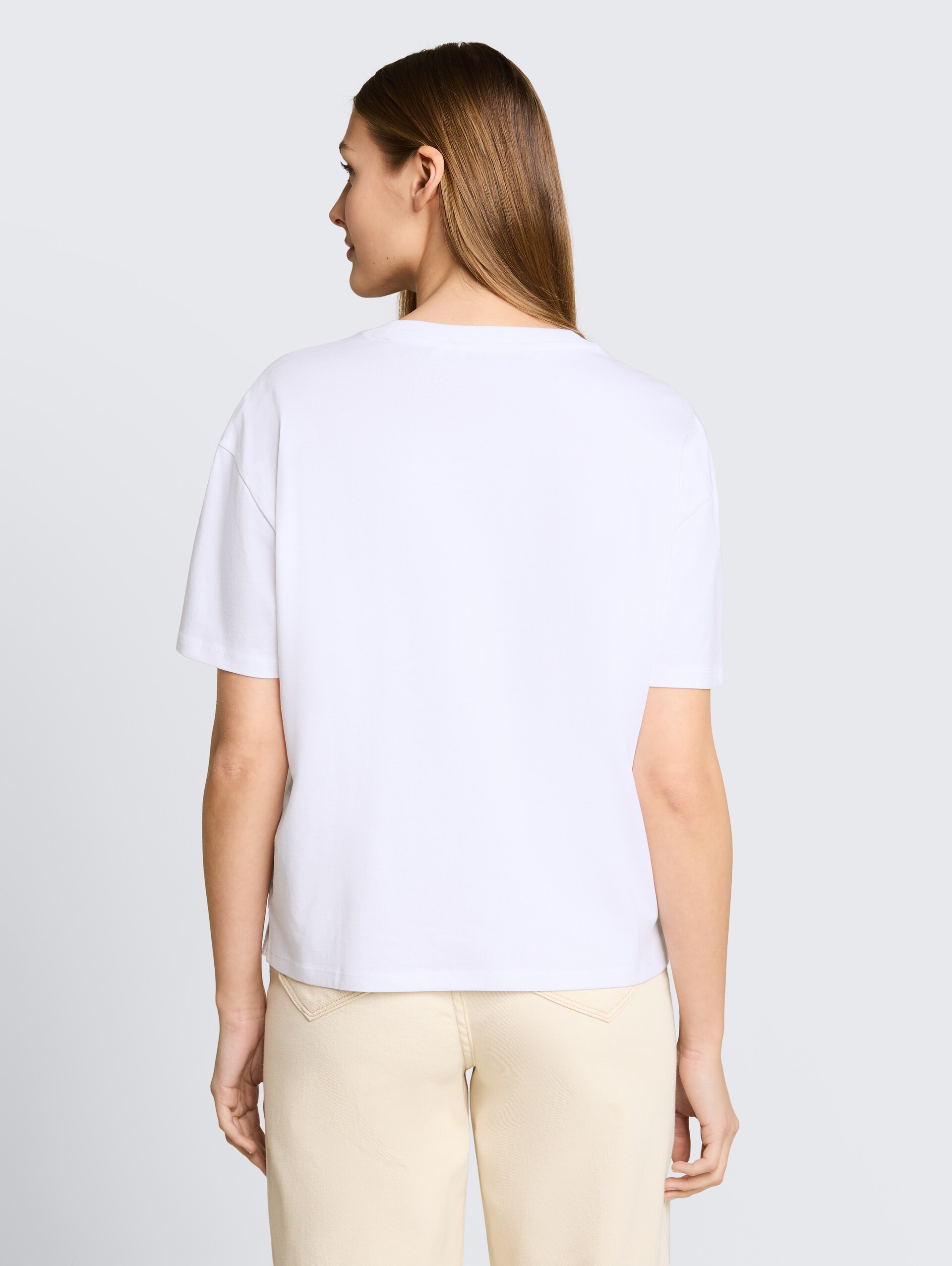 T-shirt met boxy fit en print - White - Neklijn model-achteraanzicht