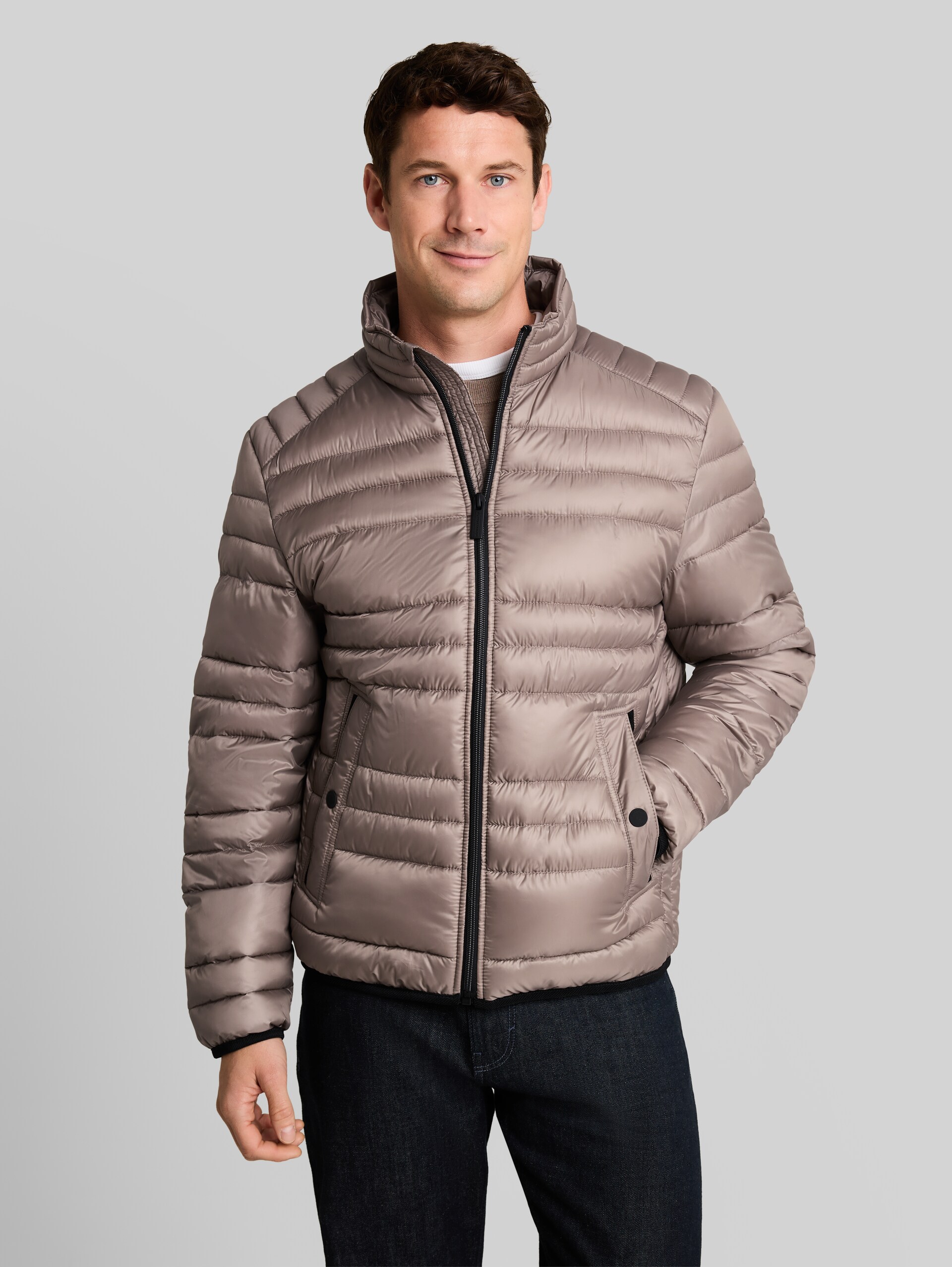 Lightweight Steppjacke mit Stehkragen - Driftwood Taupe - Model-Vorderansicht