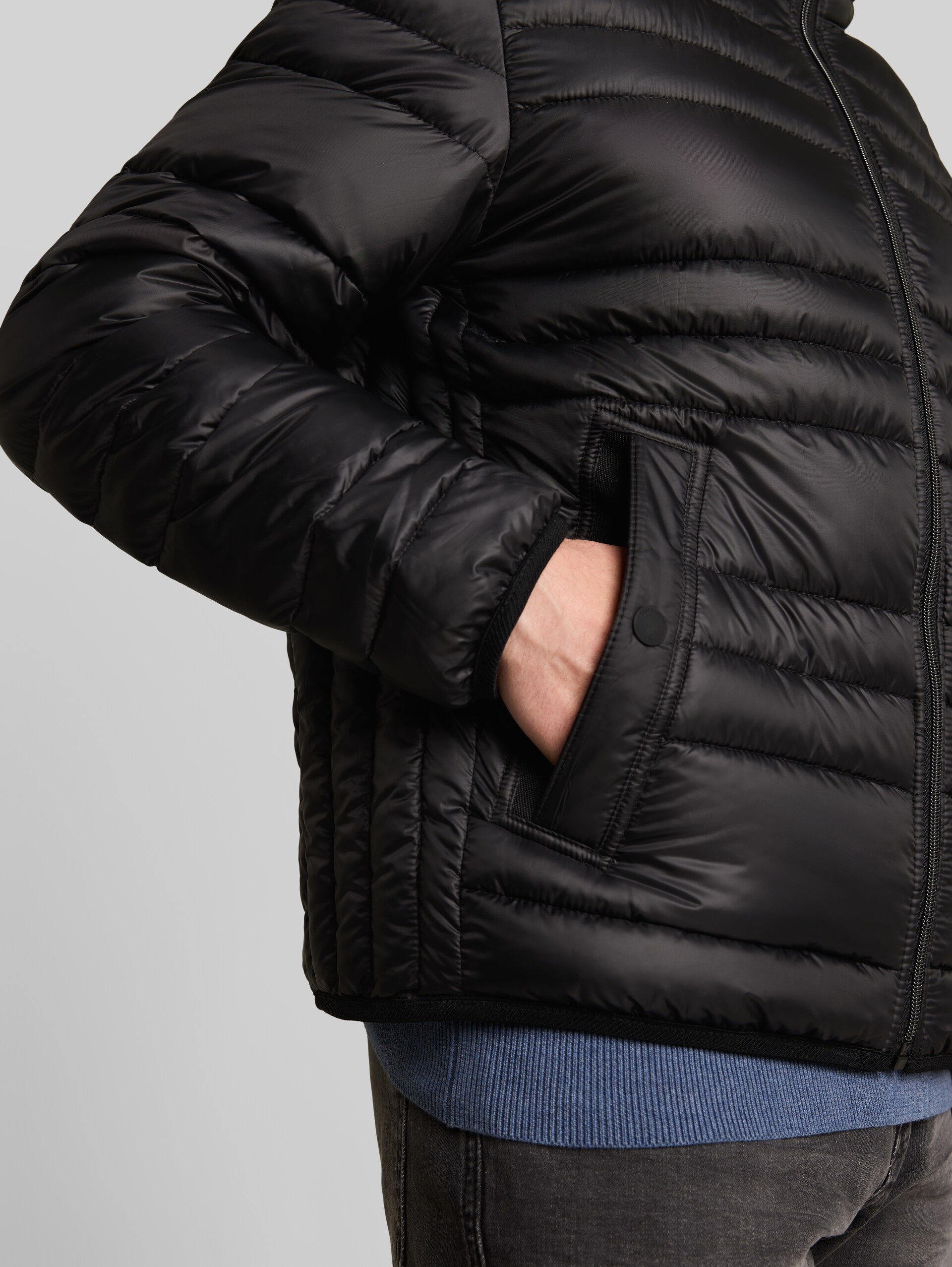 Lightweight Steppjacke mit Stehkragen - Black - Detail-Model-Ansicht