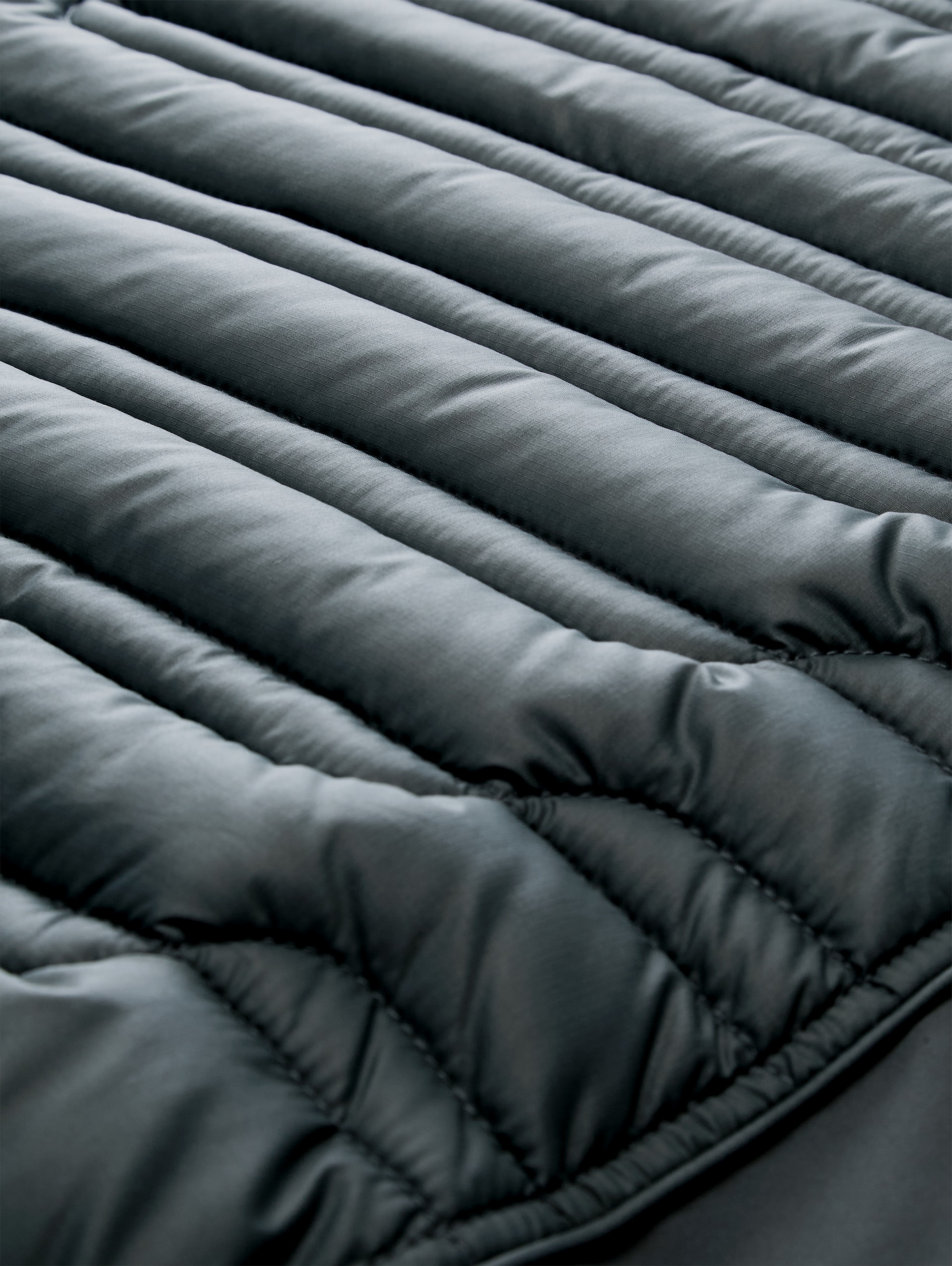Hybrid Steppweste mit Stehkragen - Darkest Olive - Produkt-Detail-Ansicht