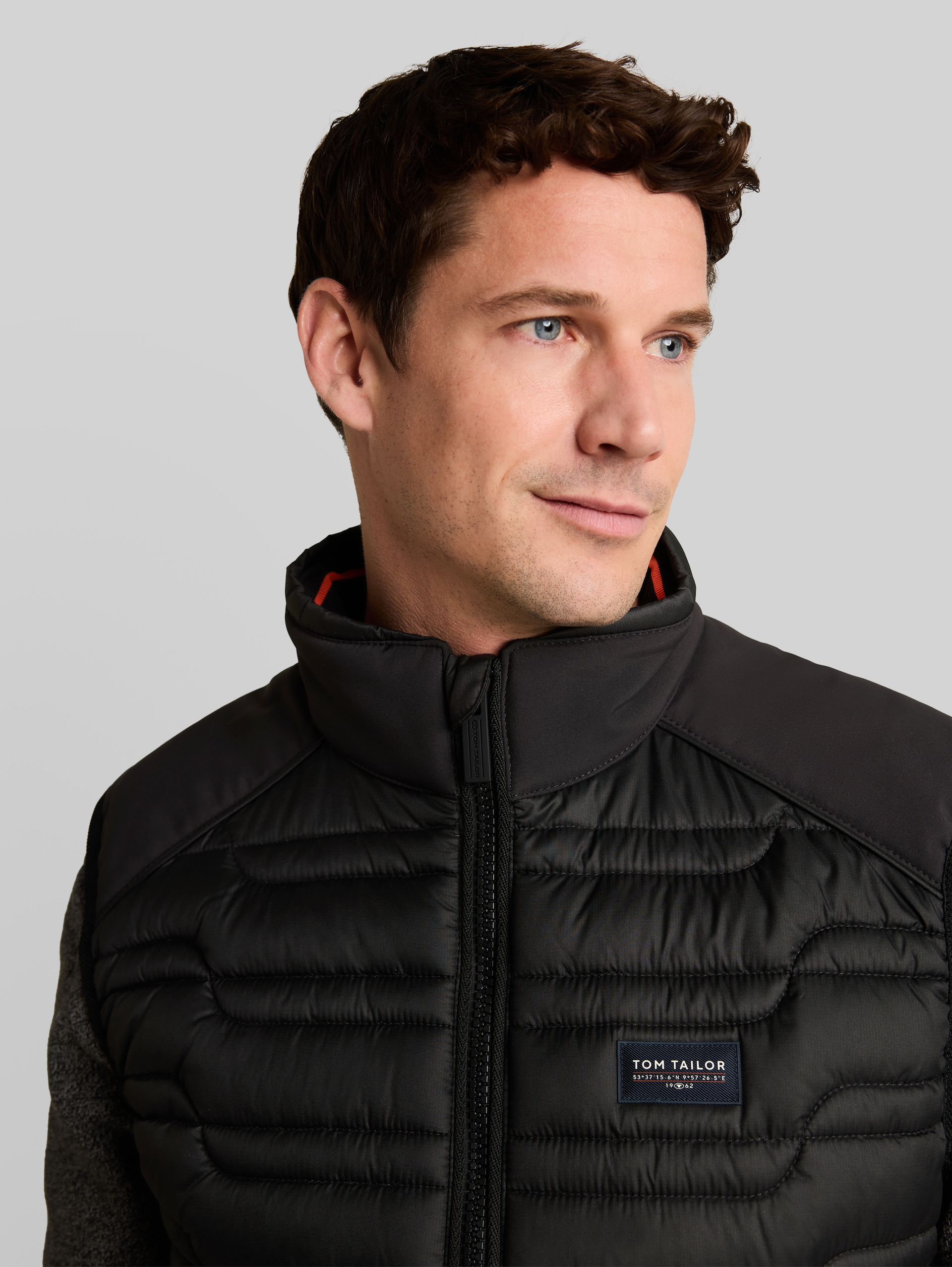 Hybrid Steppweste mit Stehkragen - Black - Detail-Model-Ansicht