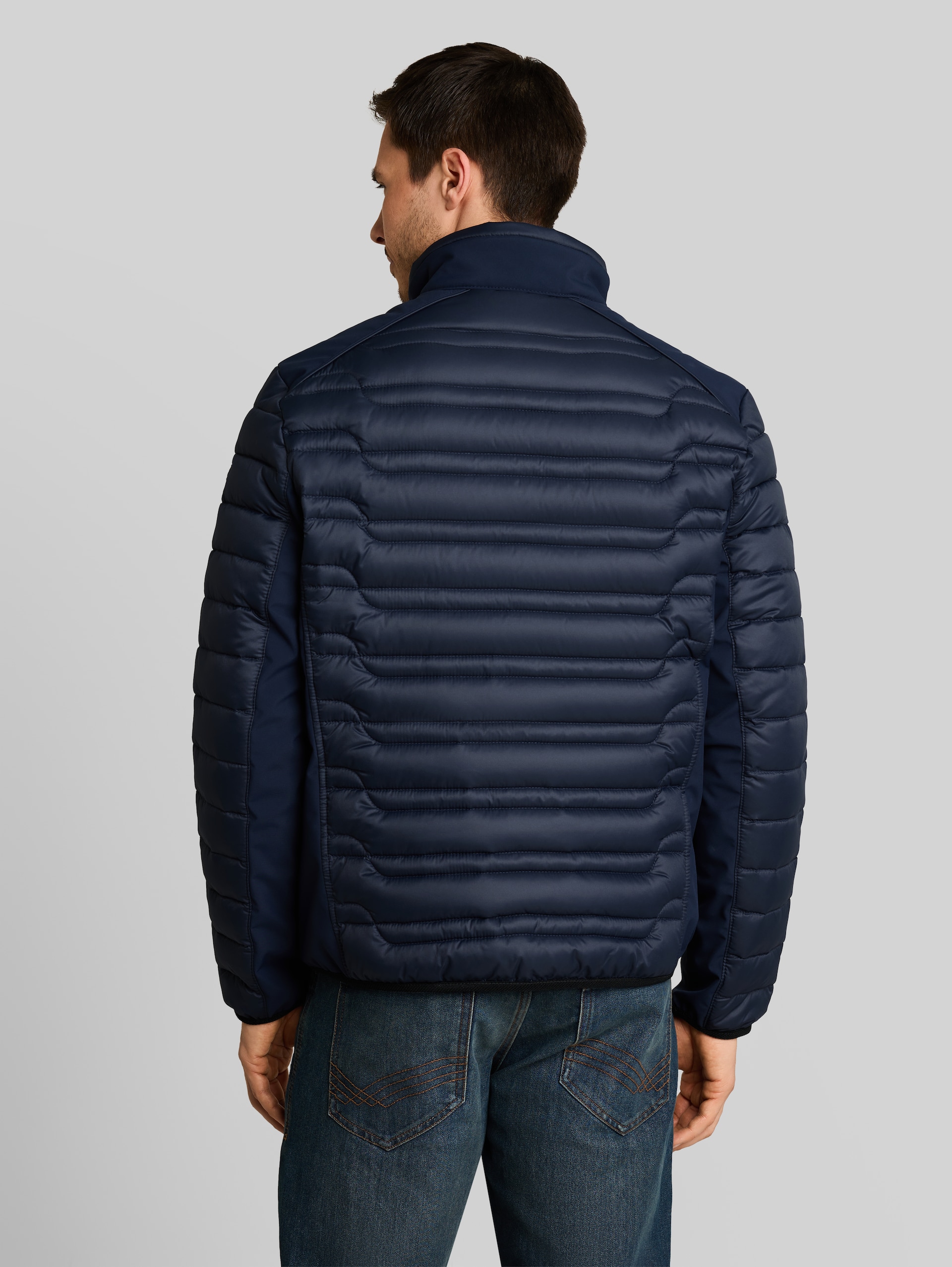 Lightweight Hybrid Steppjacke mit Stehkragen - sky captain blue - Model-Rückansicht